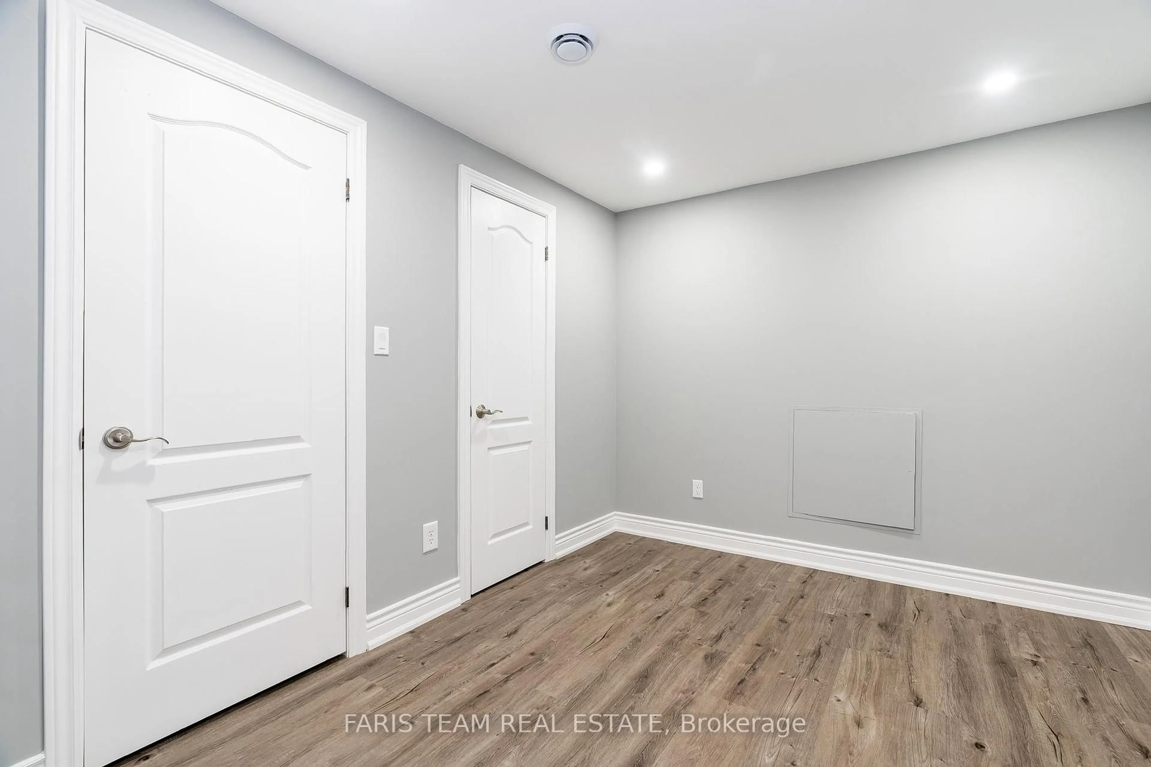 Indoor entryway for 58 Counsellor Terr, Barrie Ontario L4M 7H9