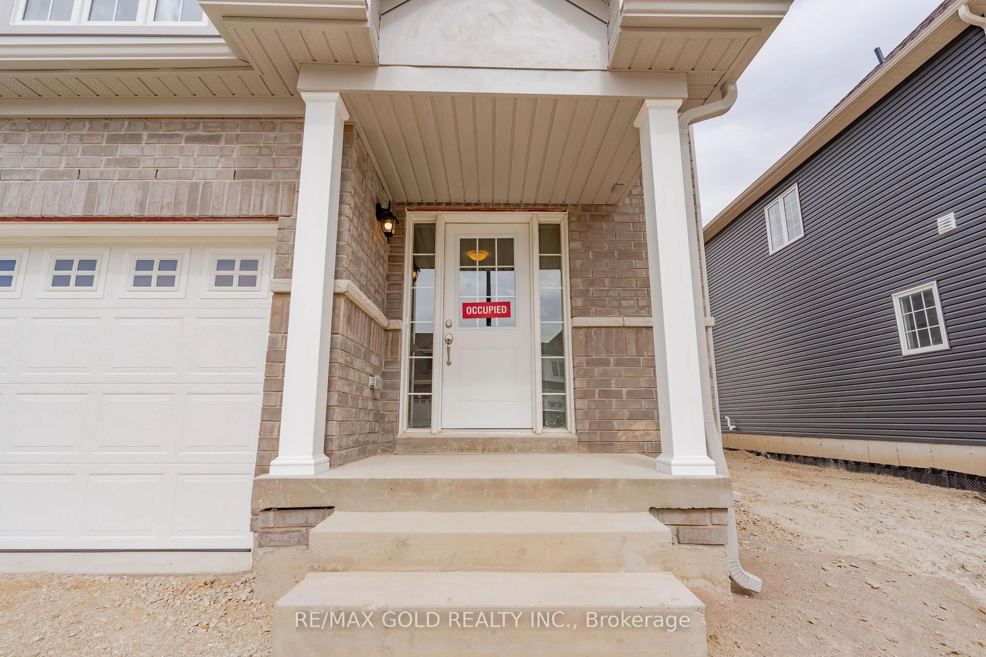 Indoor entryway for 276 Springfield Cres, Clearview Ontario L0M 1S0
