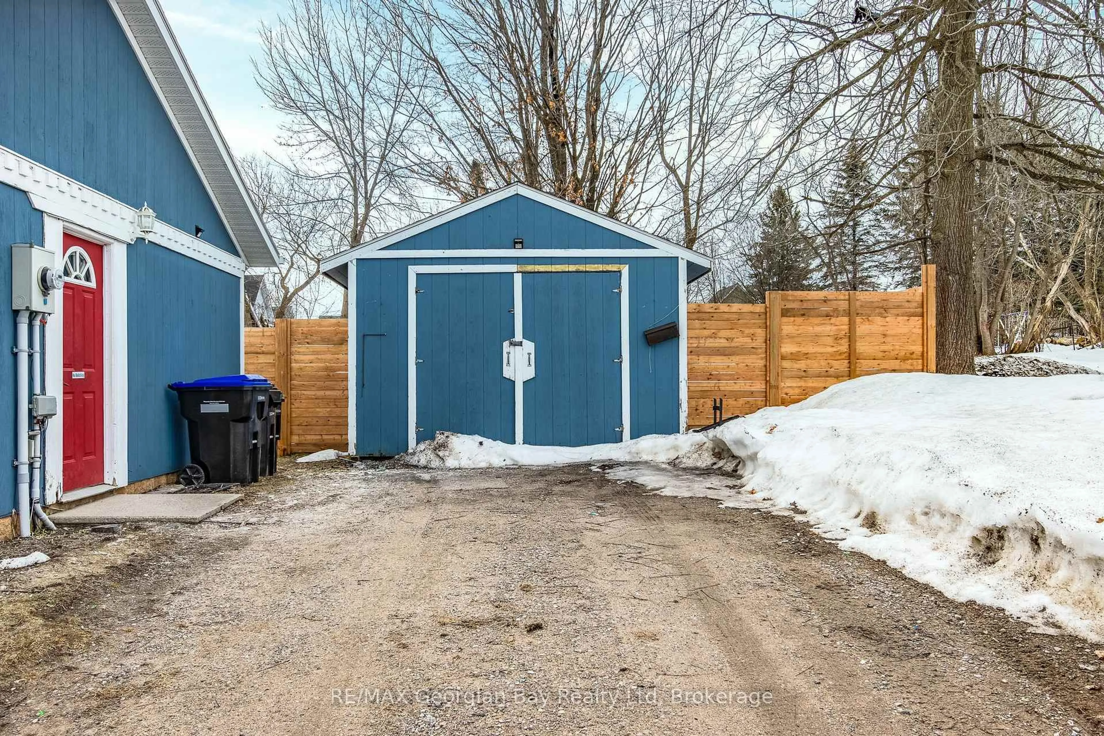 Shed for 42 Fourth St, Midland Ontario L4R 3S8