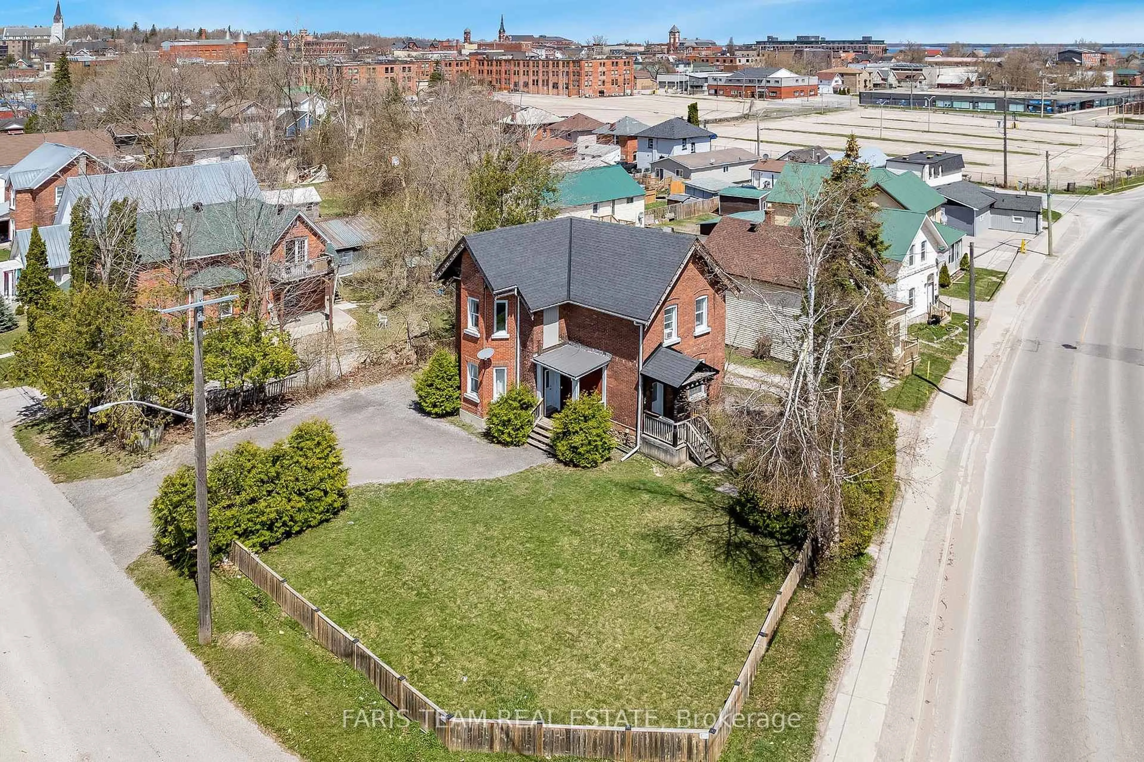 A pic from outside/outdoor area/front of a property/back of a property/a pic from drone, street for 56 Barrie Rd, Orillia Ontario L3V 2P7