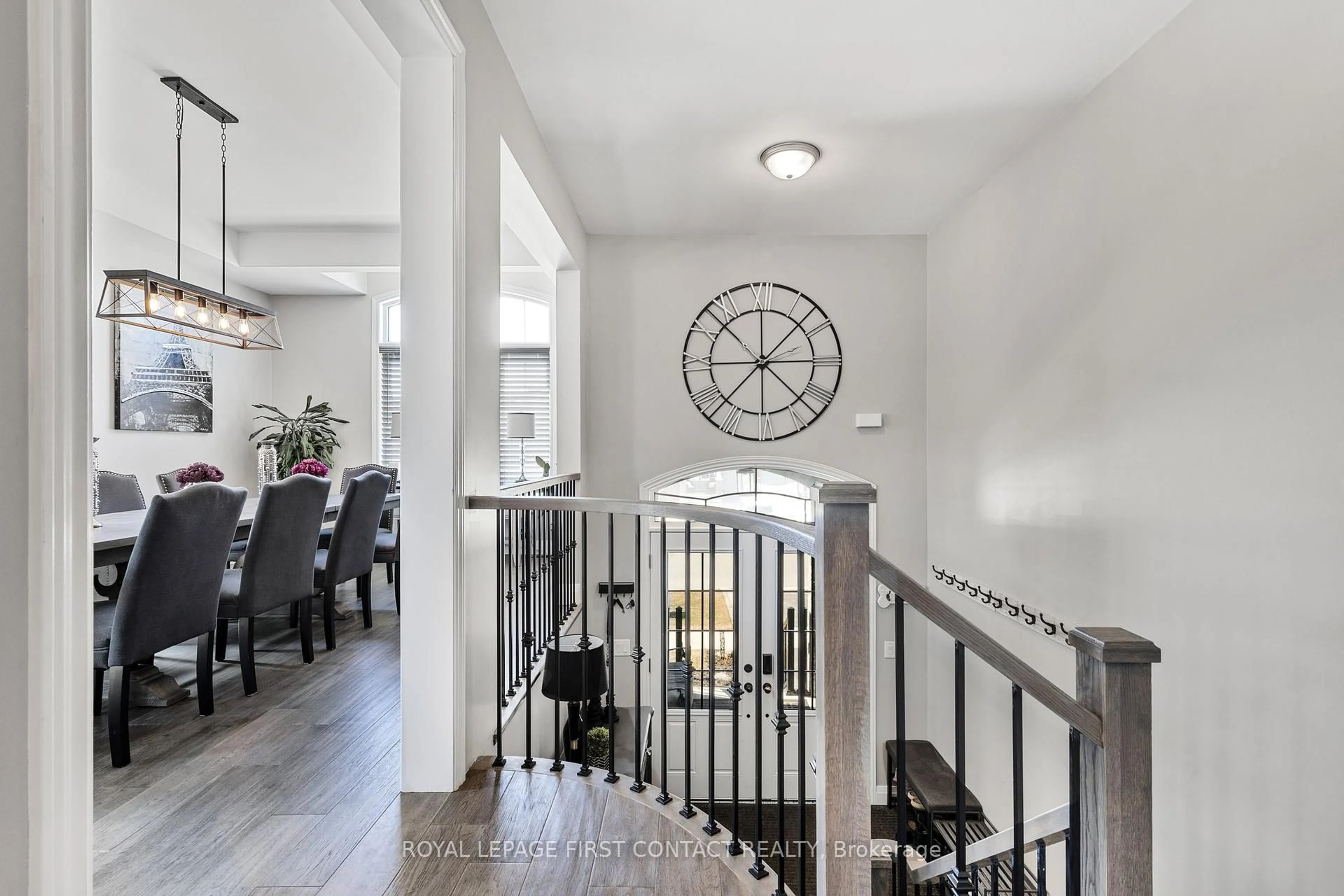Indoor entryway for 3075 Orion Blvd, Orillia Ontario L3V 6H2