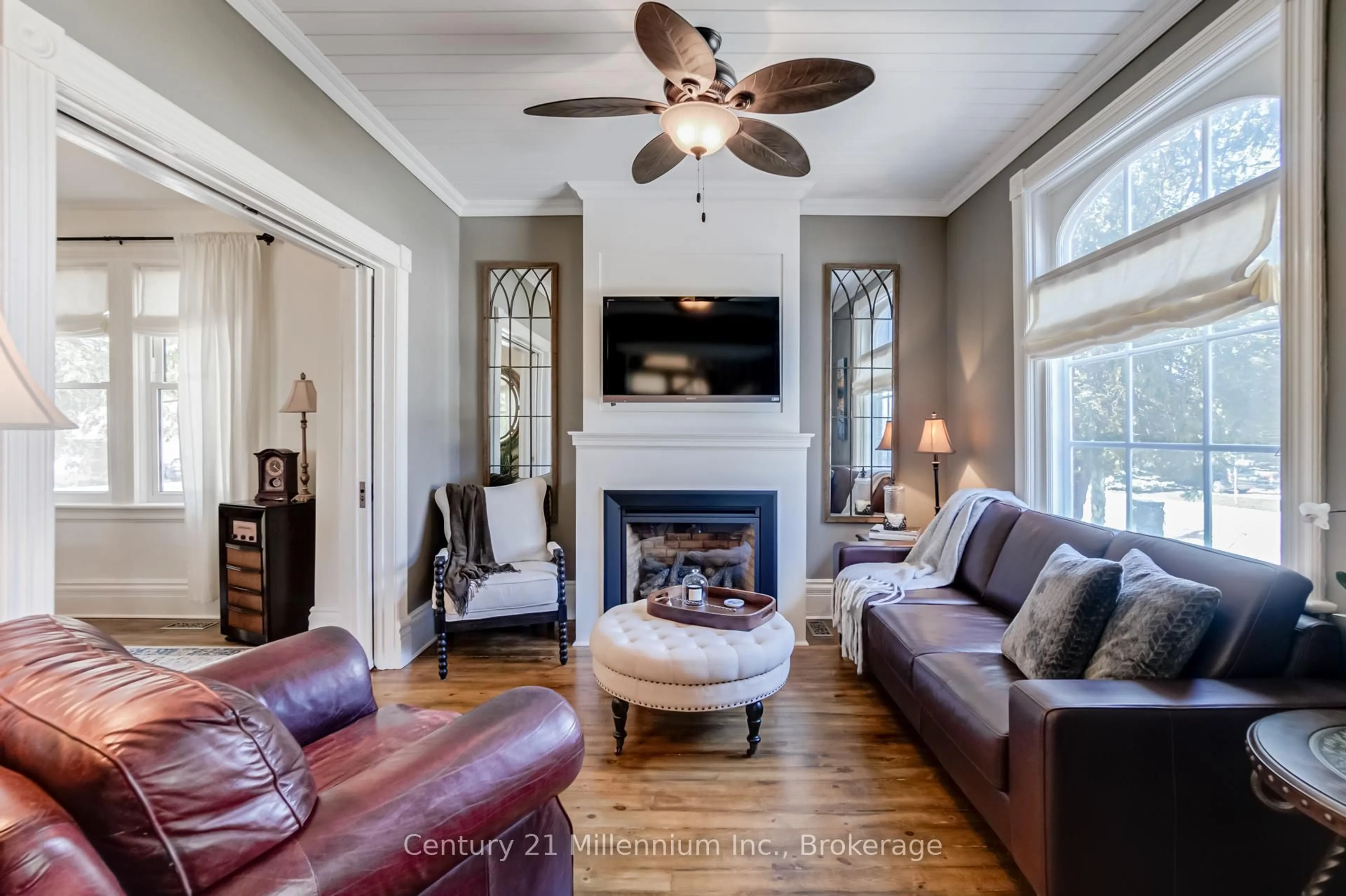 Living room with furniture, unknown for 439 Birch St, Collingwood Ontario L9Y 2W4