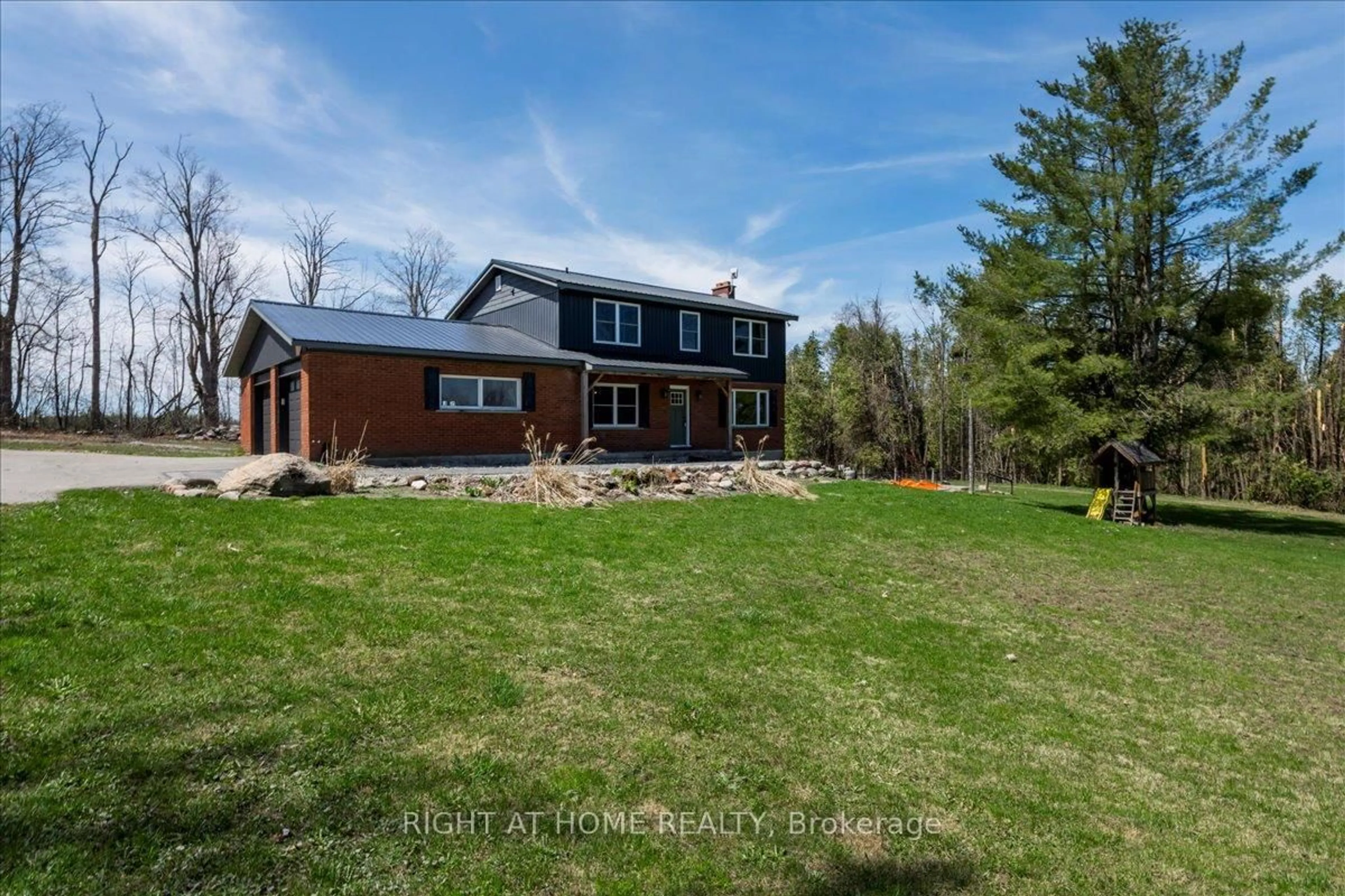 A pic from outside/outdoor area/front of a property/back of a property/a pic from drone, unknown for 1384 15/16 Sdrd, Oro-Medonte Ontario L0L 1T0