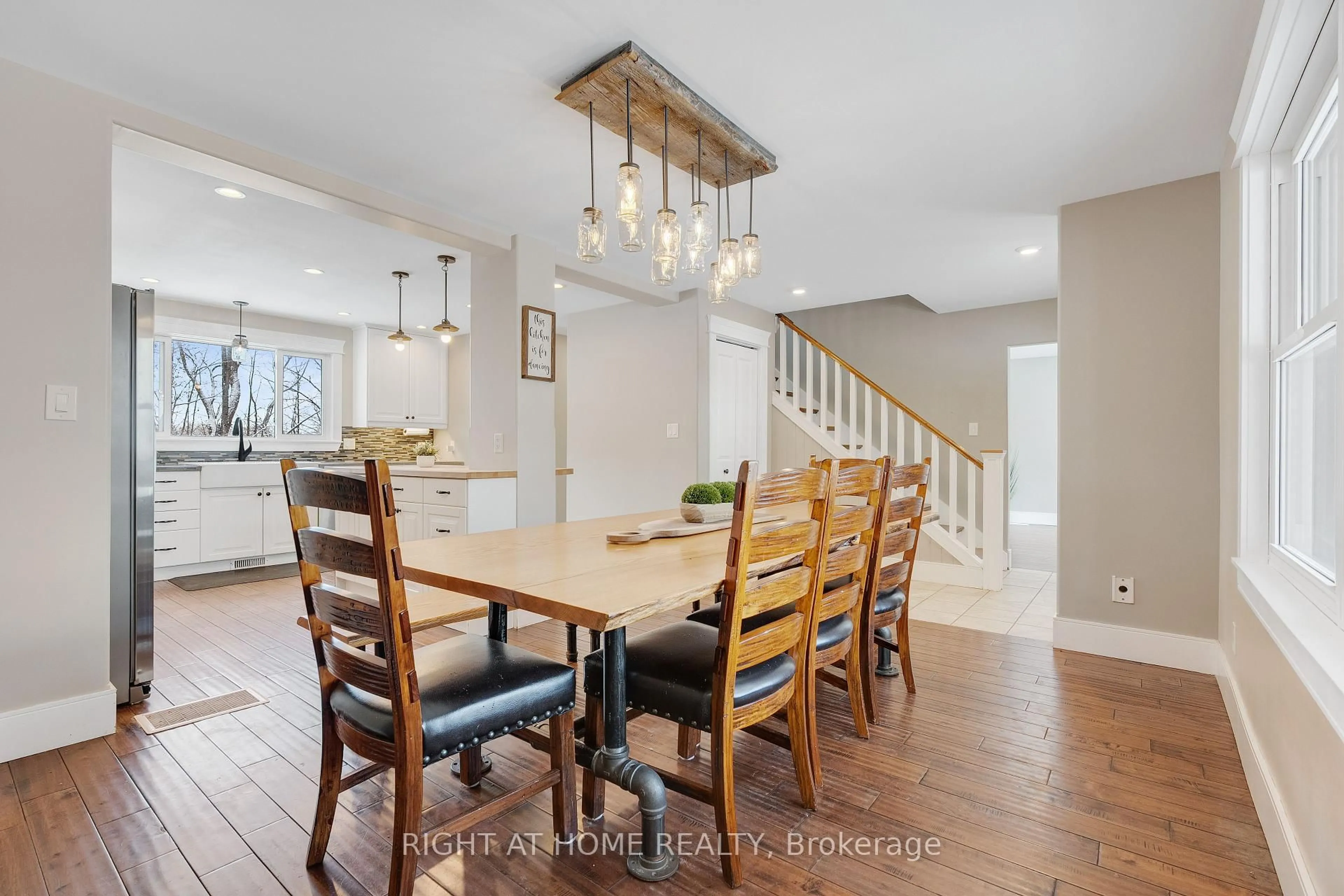 Dining room, wood/laminate floor for 1384 15/16 Sdrd, Oro-Medonte Ontario L0L 1T0