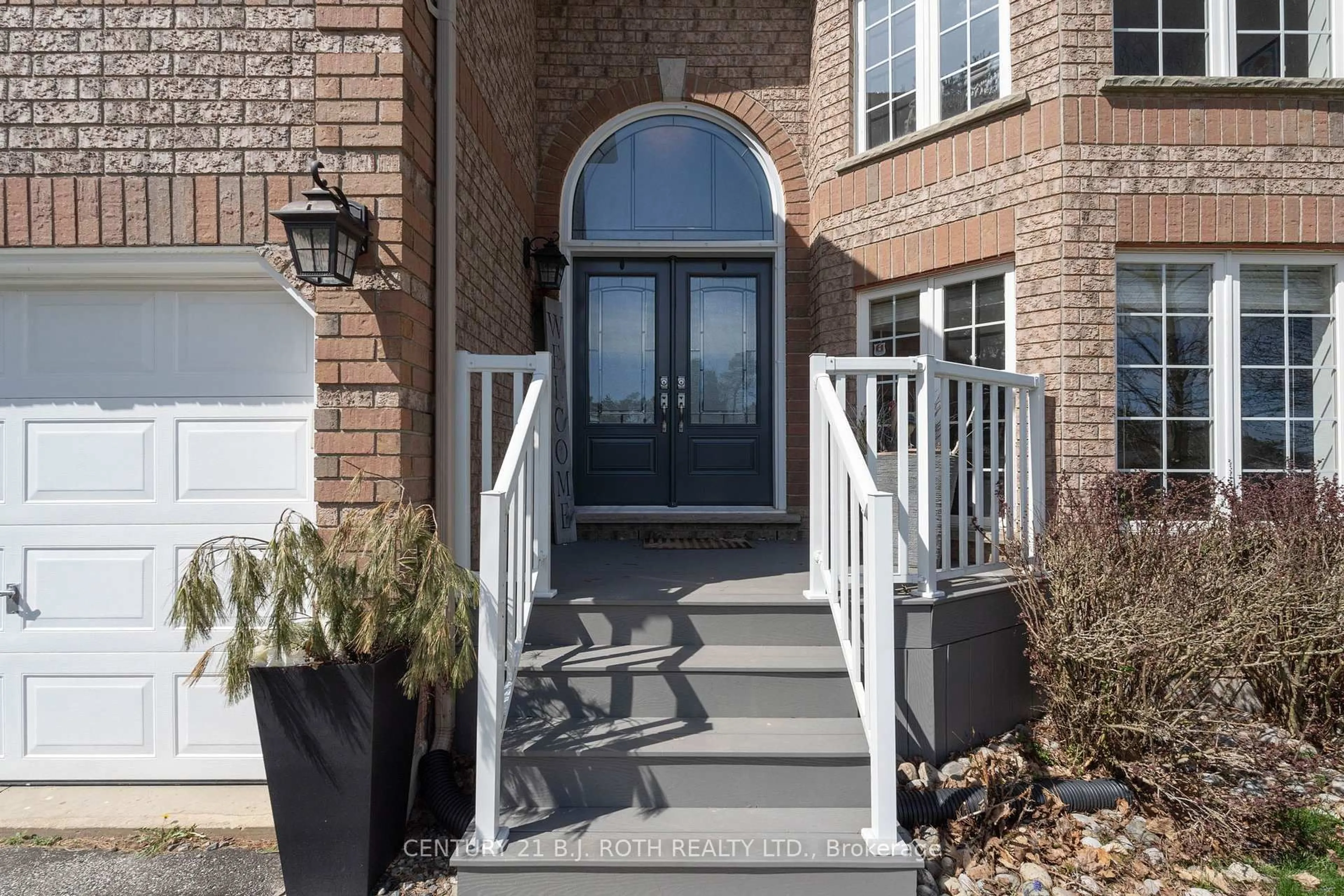 Indoor entryway for 68 Davenport Dr, Springwater Ontario L0L 1V0