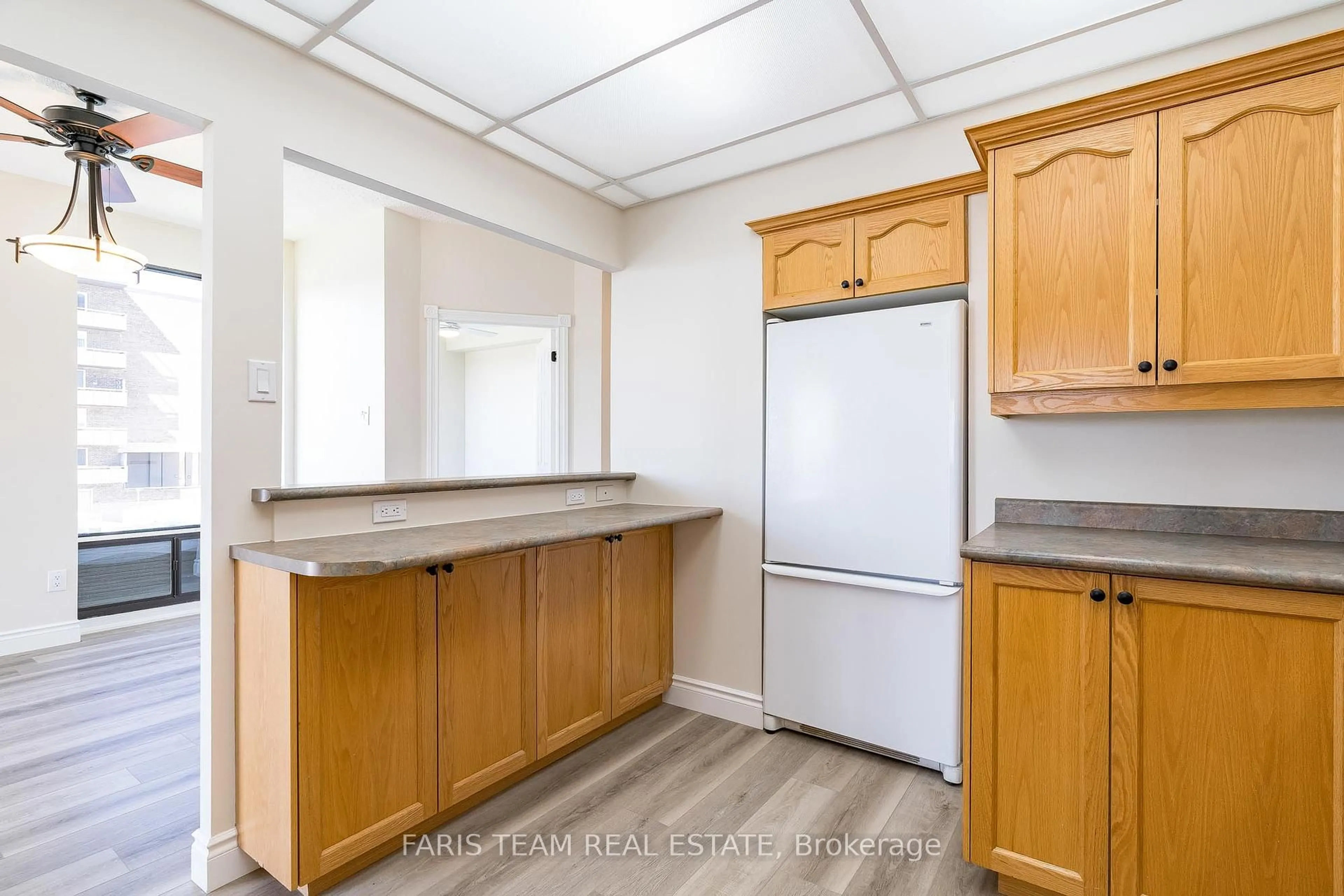 Standard kitchen, unknown for 181 Collier St #106, Barrie Ontario L4M 5L6