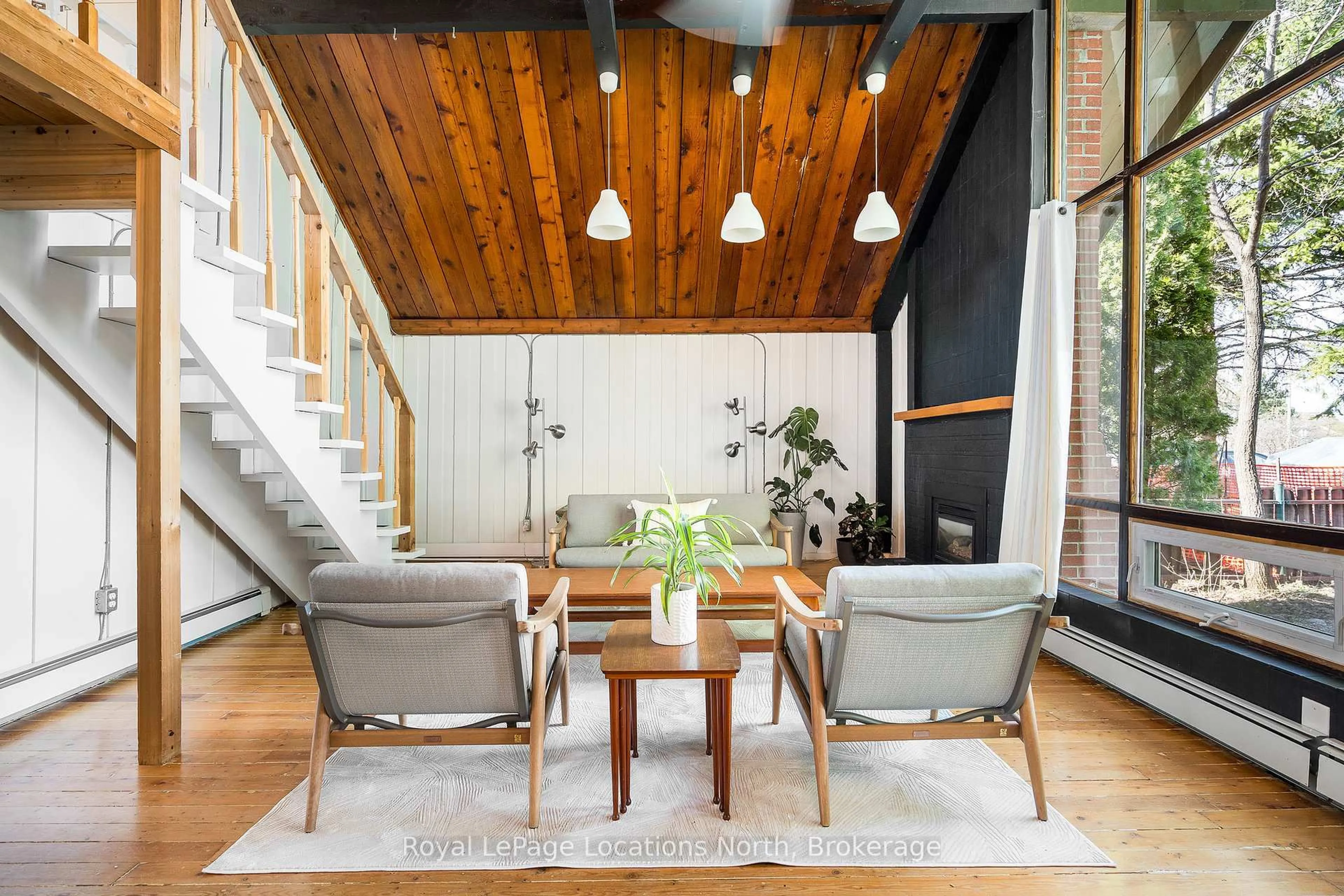 Dining room, wood/laminate floor for 110 Albert St, Collingwood Ontario L9Y 3Y2