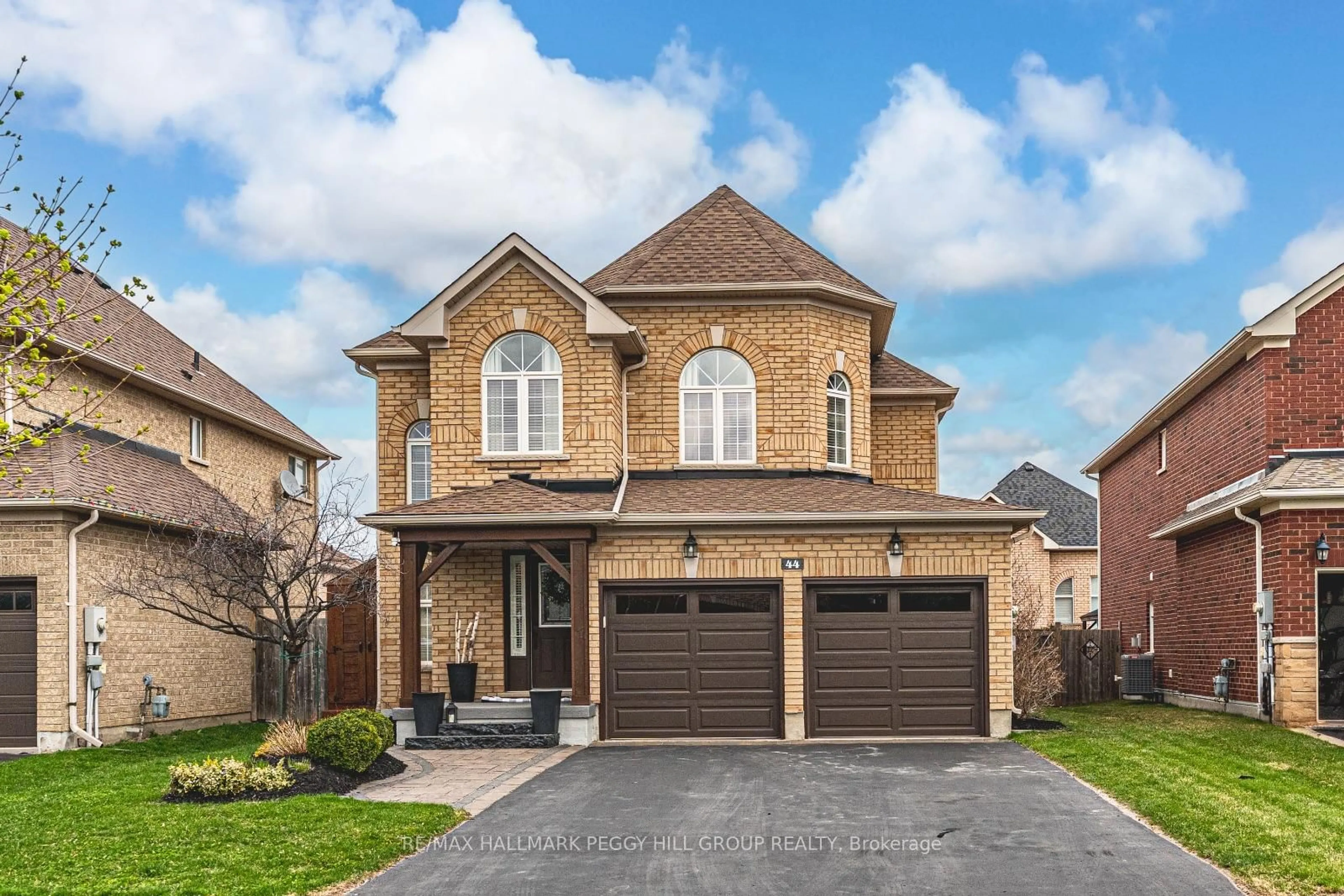 Home with brick exterior material, street for 44 Tudor Cres, Barrie Ontario L4M 0A8