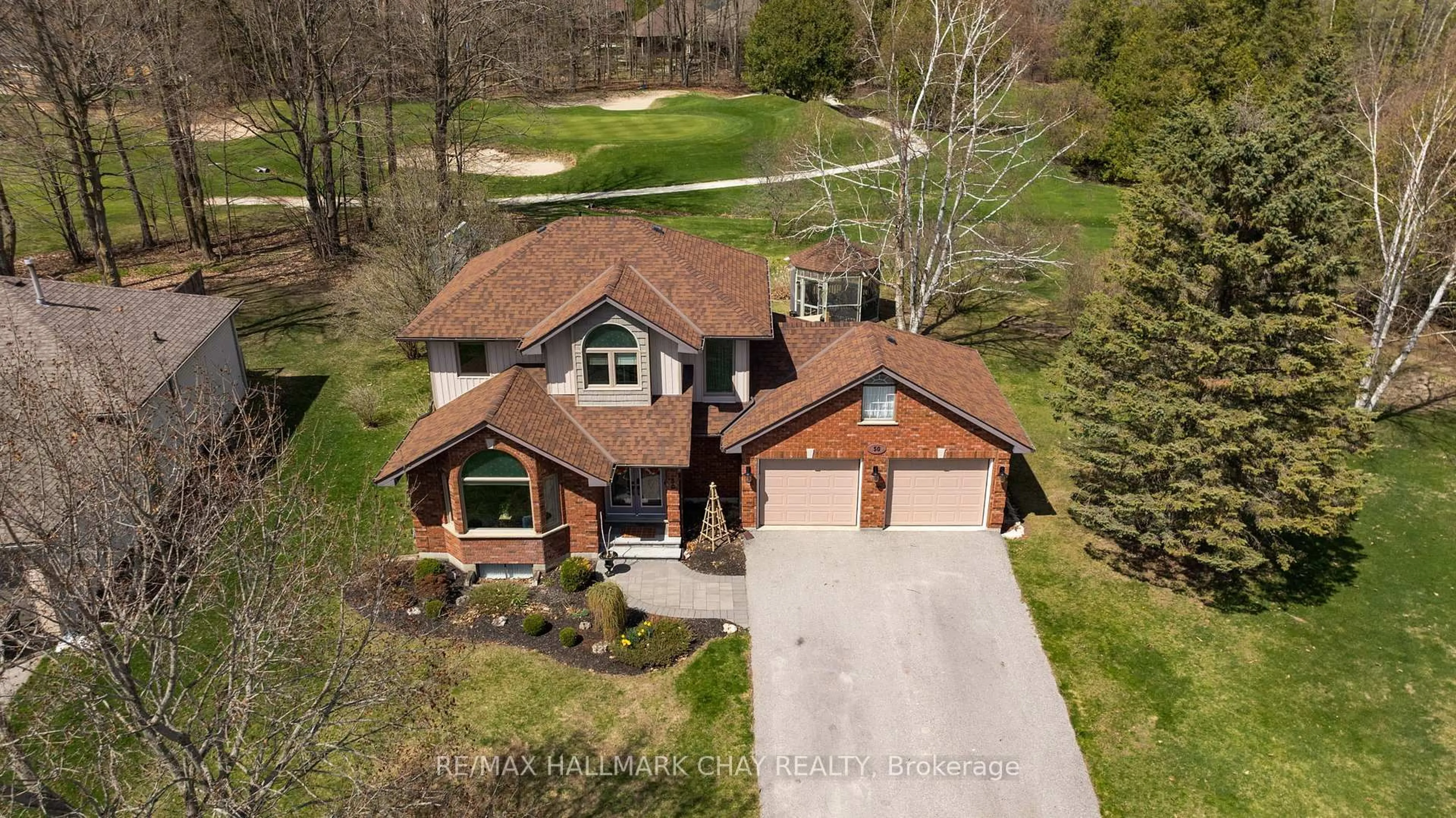 A pic from outside/outdoor area/front of a property/back of a property/a pic from drone, unknown for 50 Fairway Cres, Wasaga Beach Ontario L9Z 1B8