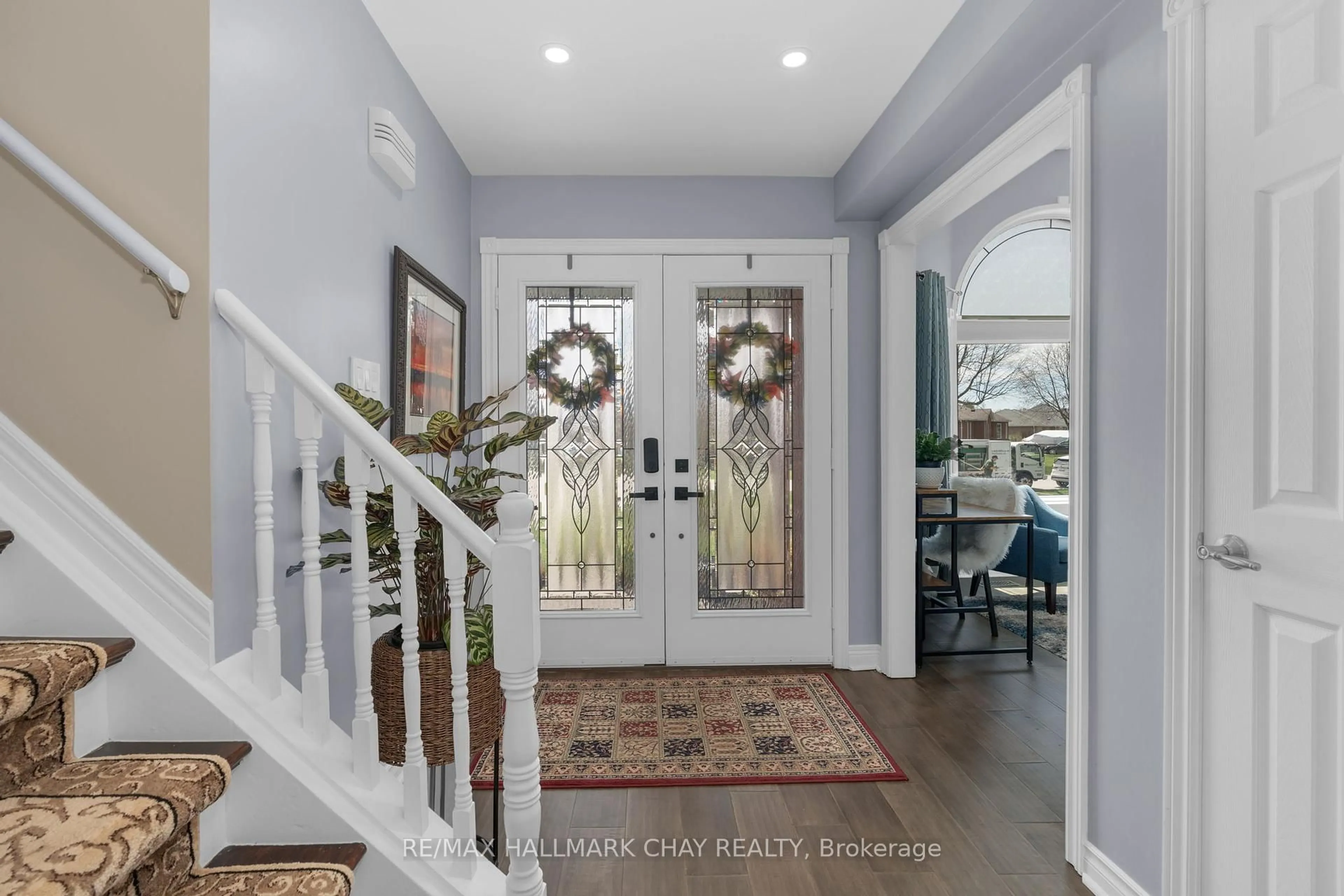 Indoor entryway for 50 Fairway Cres, Wasaga Beach Ontario L9Z 1B8