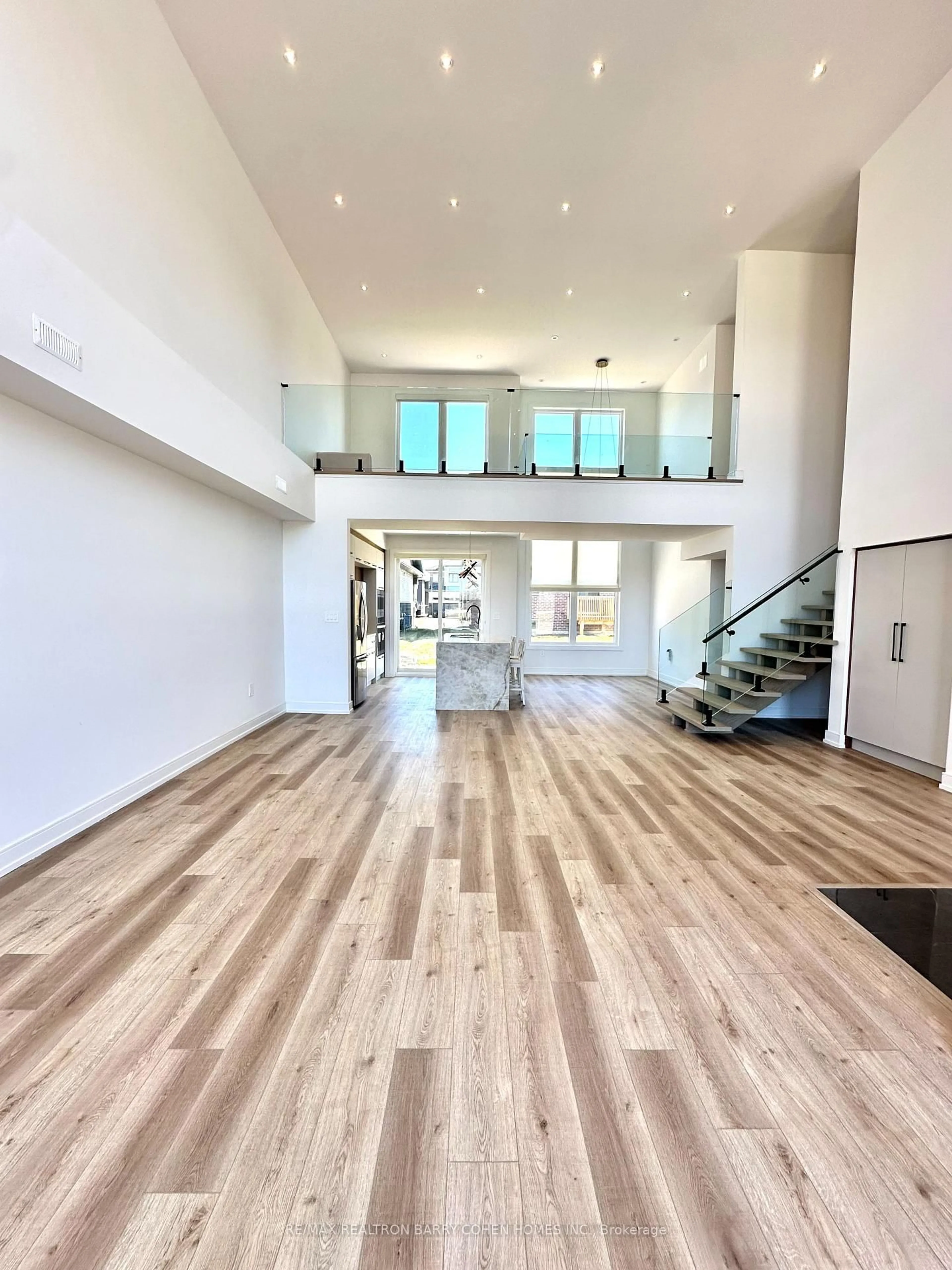 Indoor foyer for 3706 Quayside Dr, Severn Ontario L3V 6H3