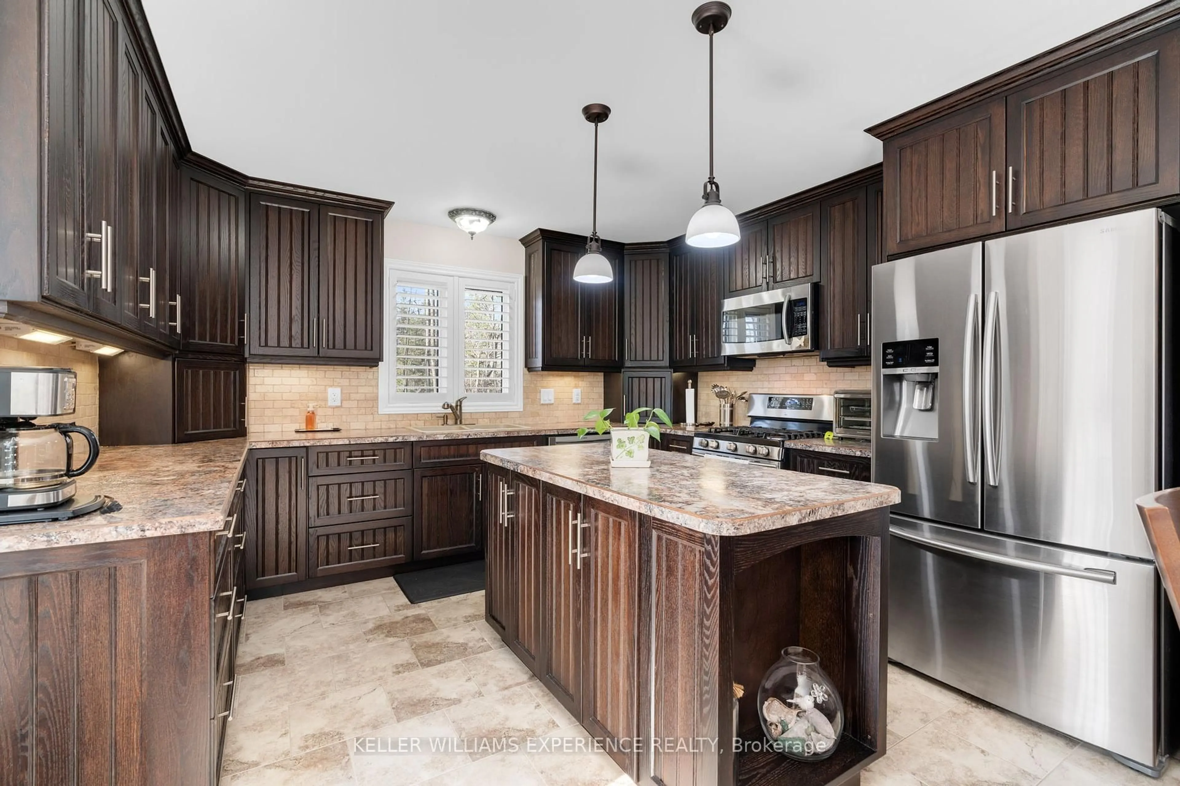 Contemporary kitchen, ceramic/tile floor for 5305 Line 7 N/A, Oro-Medonte Ontario L0K 1N0