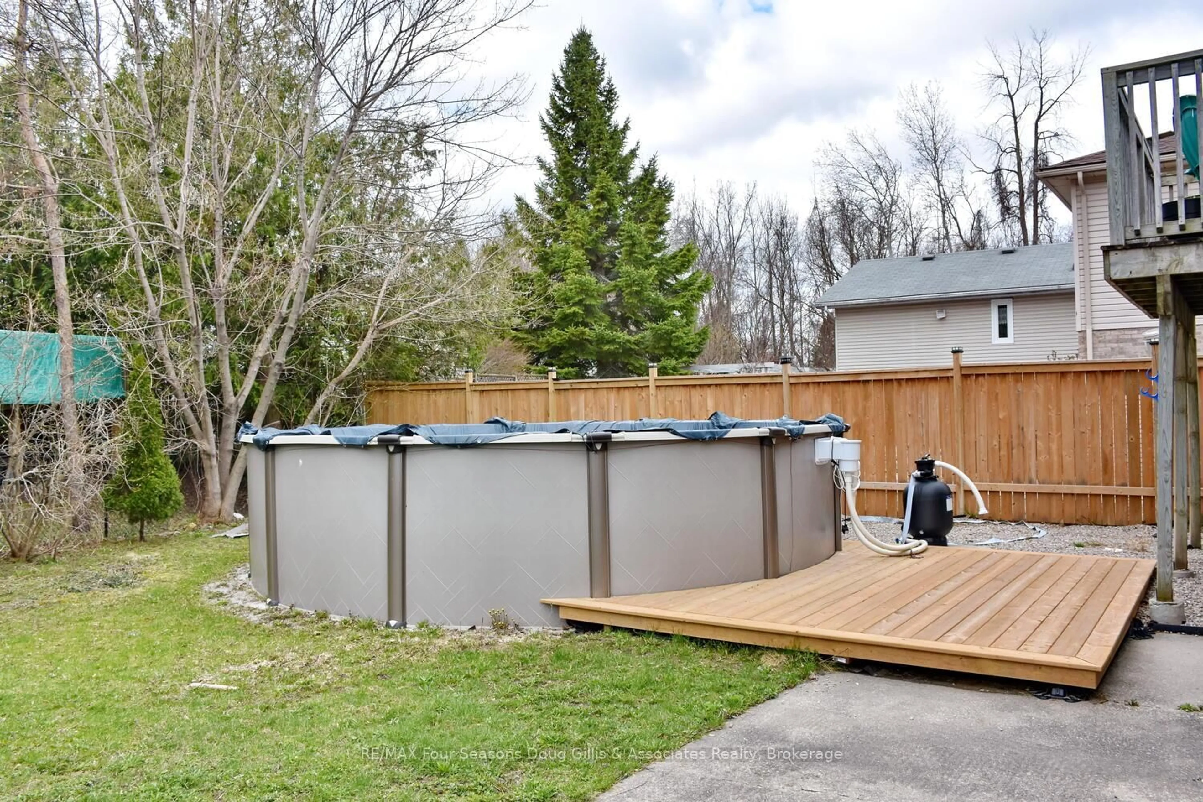 Pool for 6 Dillon Dr, Collingwood Ontario L9Y 4S3