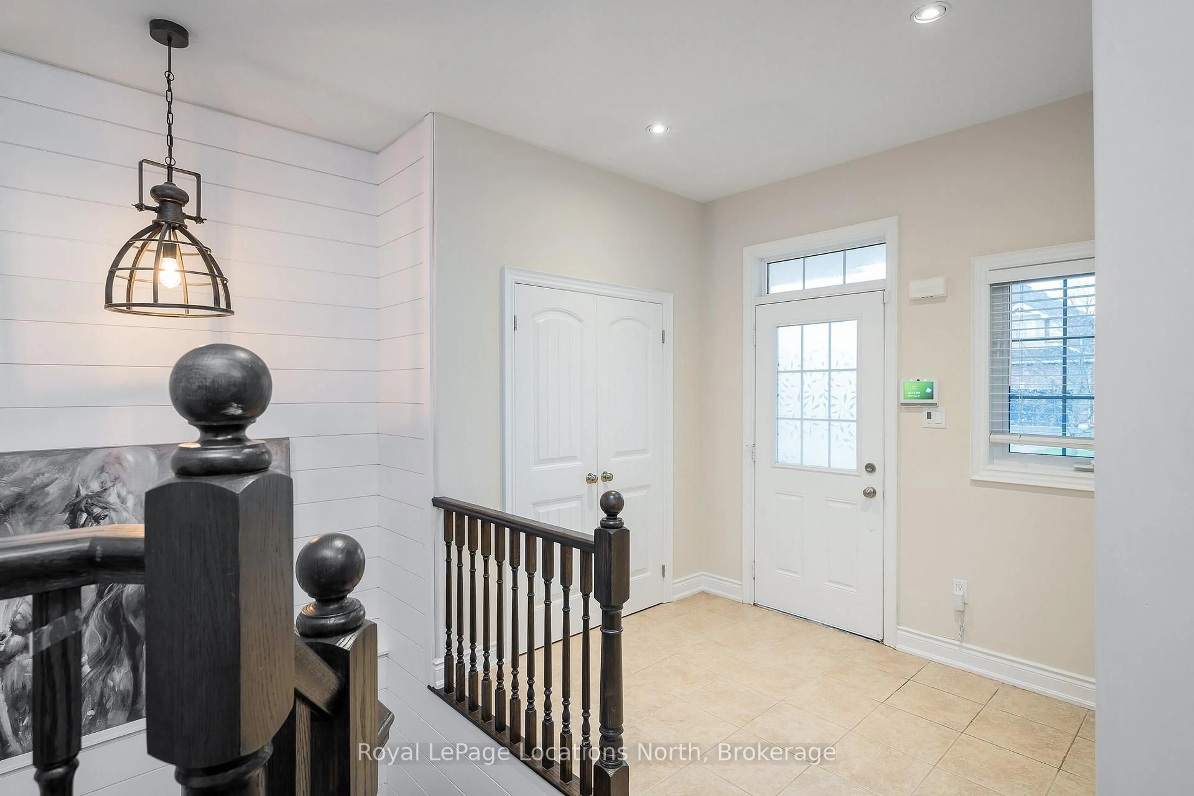 Indoor entryway for 25 Clark St, Collingwood Ontario L9Y 0H9