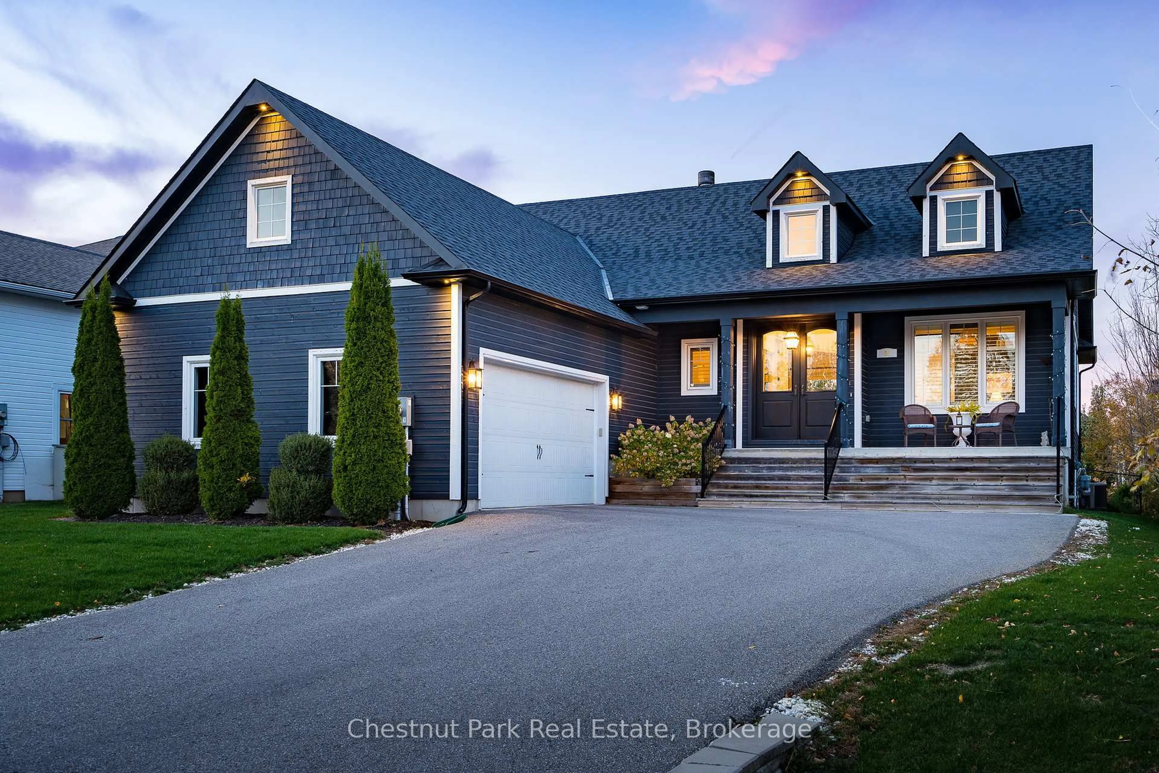 Home with vinyl exterior material, street for 69 Mary St, Collingwood Ontario L9Y 0G8