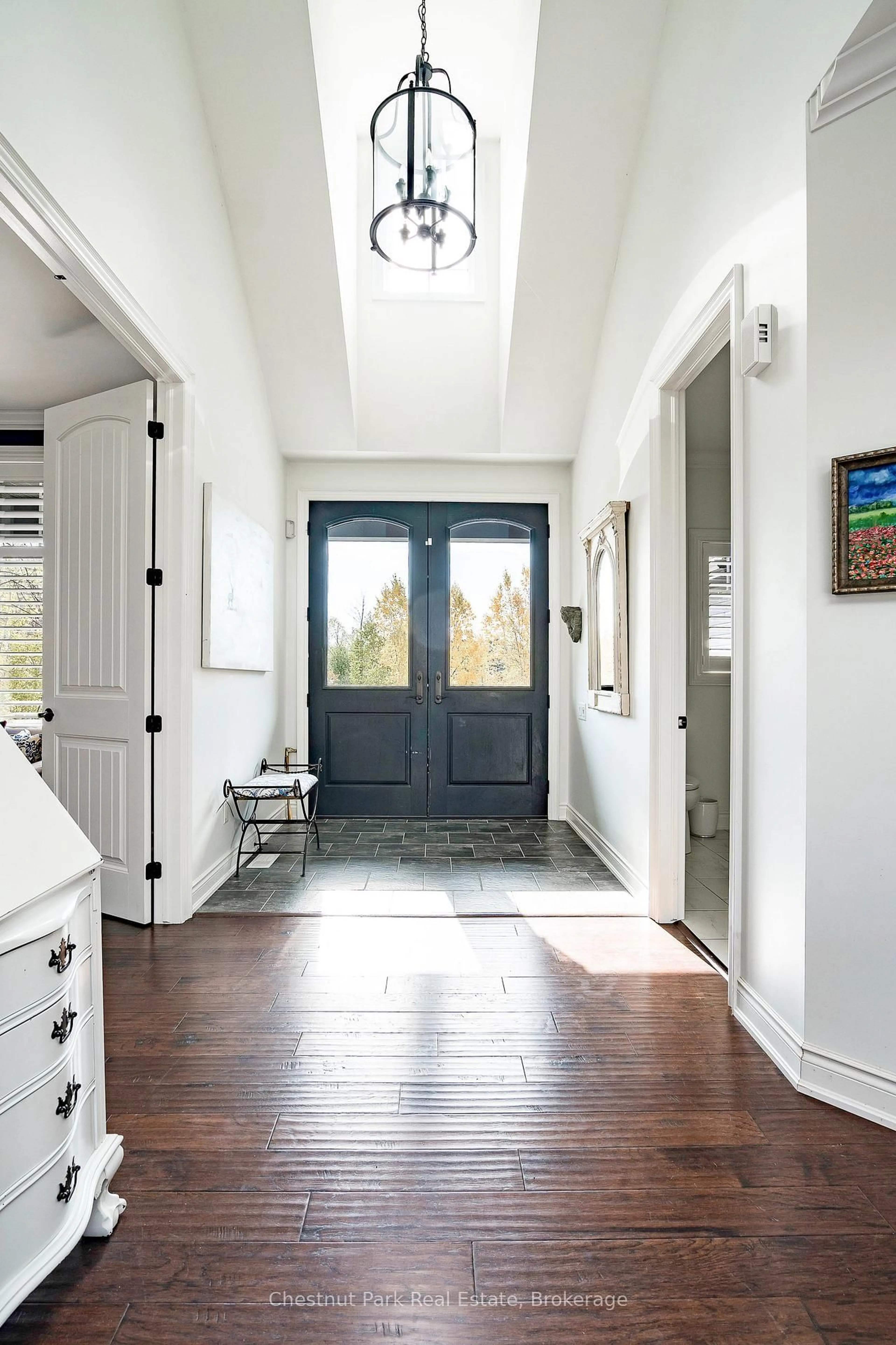 Indoor entryway for 69 Mary St, Collingwood Ontario L9Y 0G8