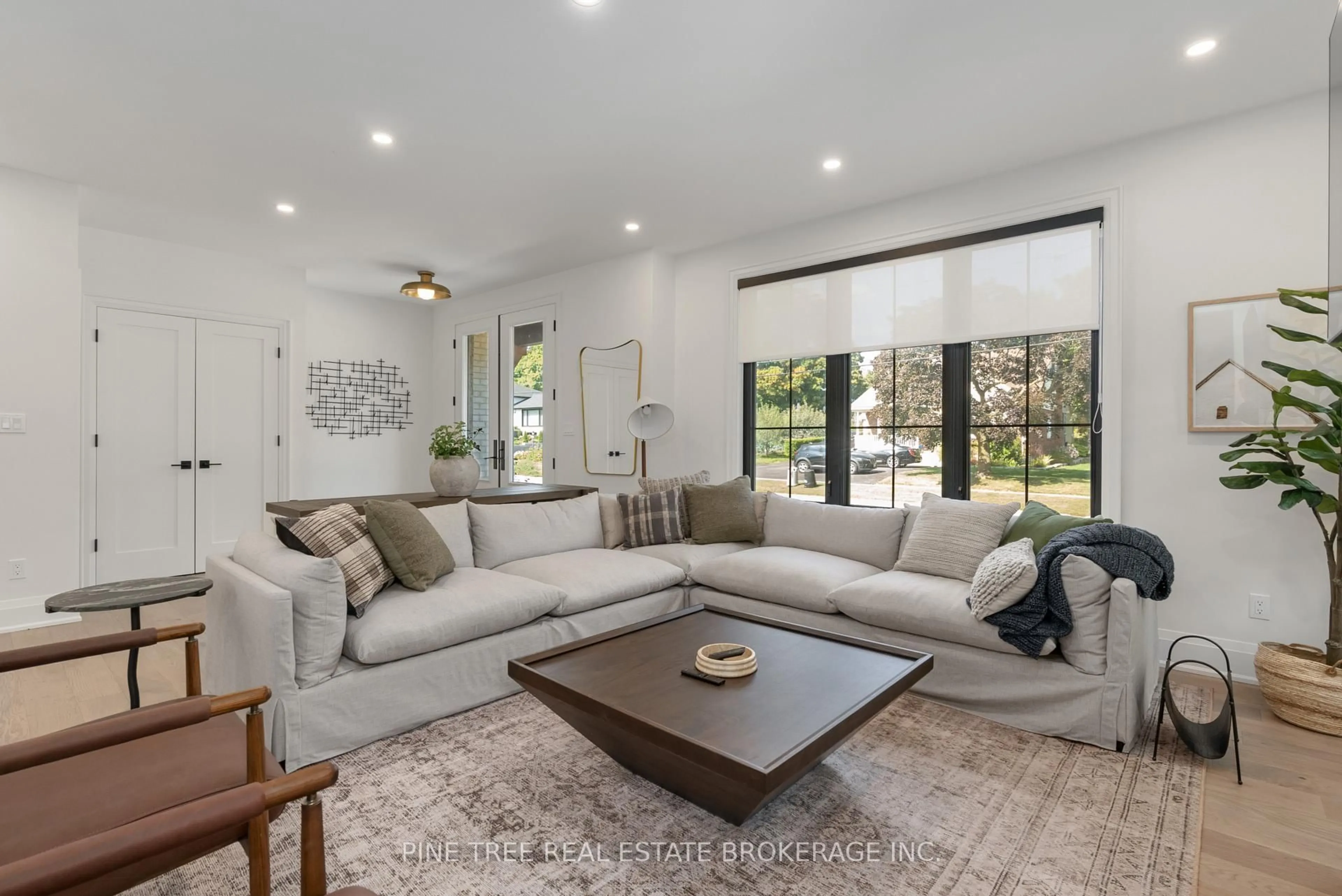 Living room with furniture, unknown for 271 Codrington St, Barrie Ontario L4M 1S7