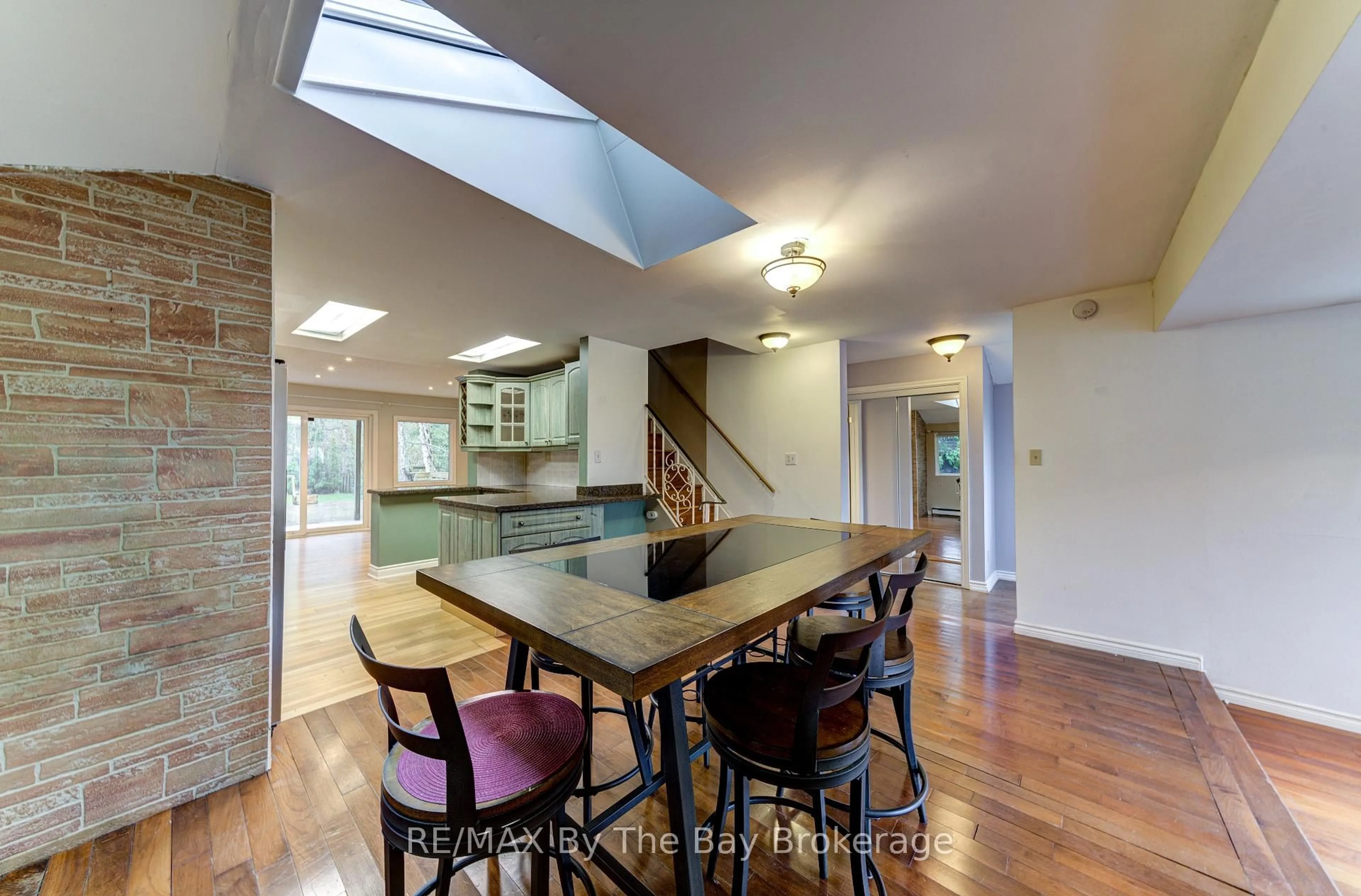 Open concept kitchen, unknown for 1719 Shore Lane, Wasaga Beach Ontario L9Z 1V7
