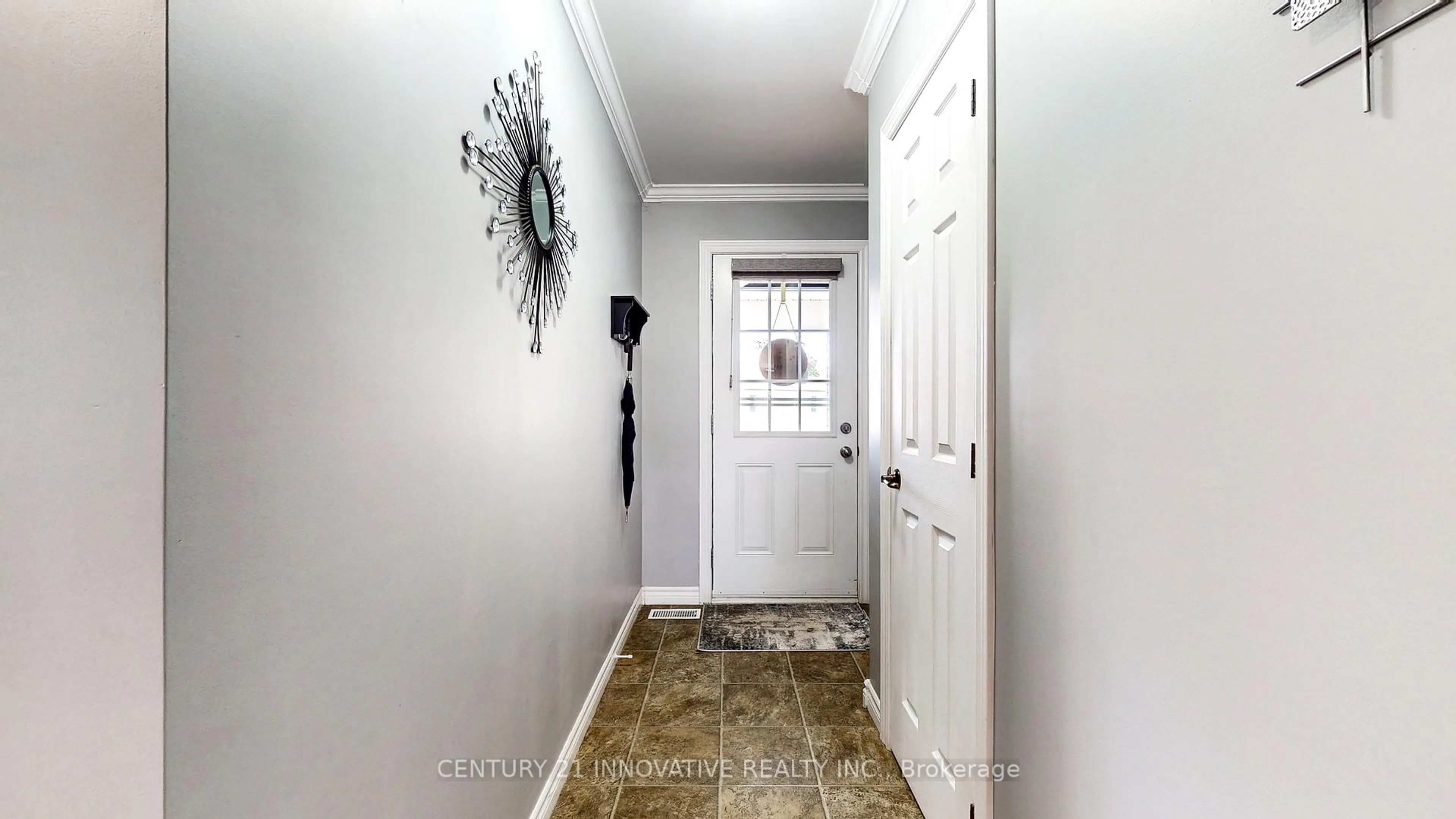 Indoor entryway for 15 Ainsworth Dr, Ramara Ontario L3V 8J9