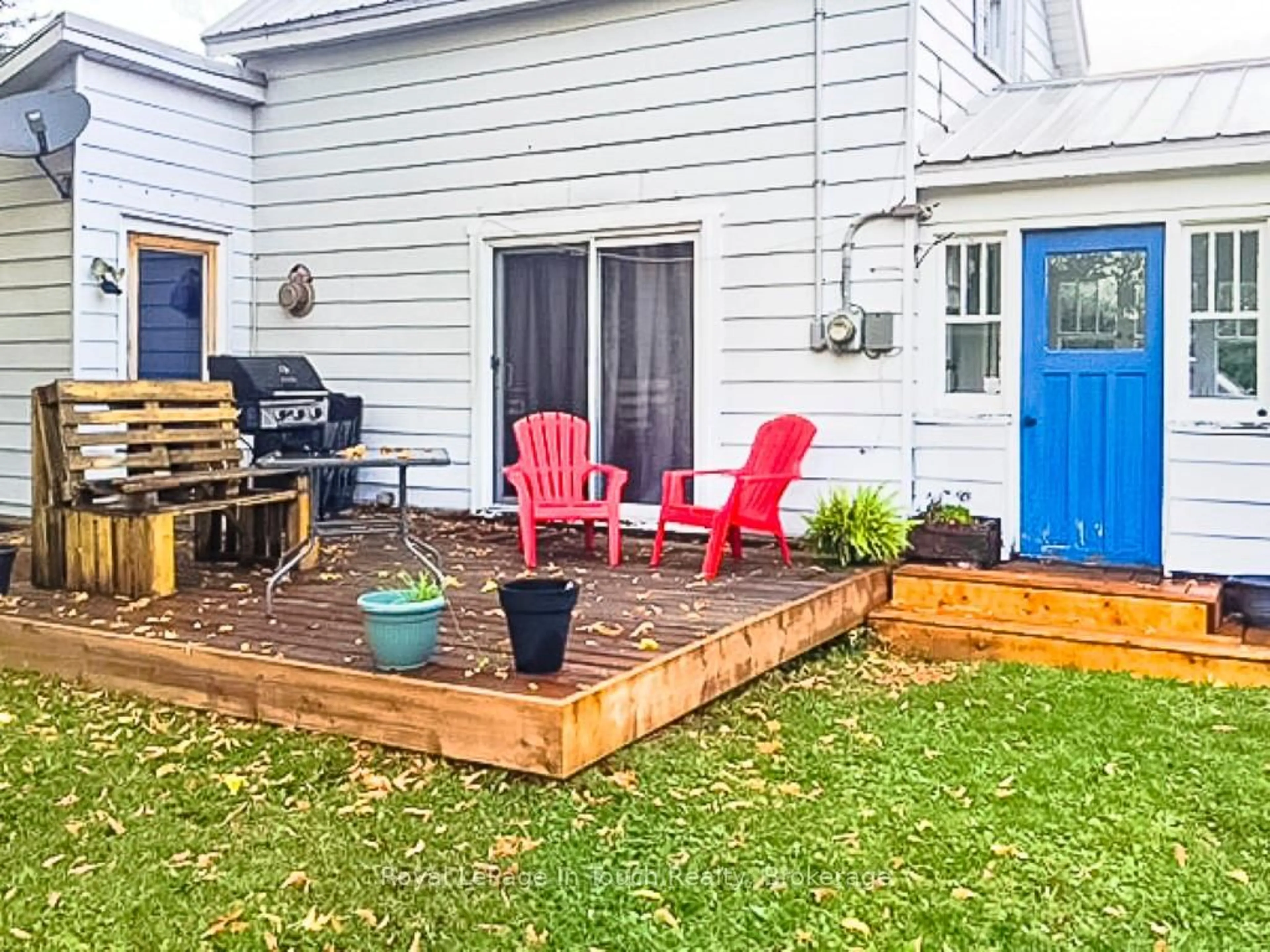 Patio, street for 31 Wolfe St, Penetanguishene Ontario L9M 1B7