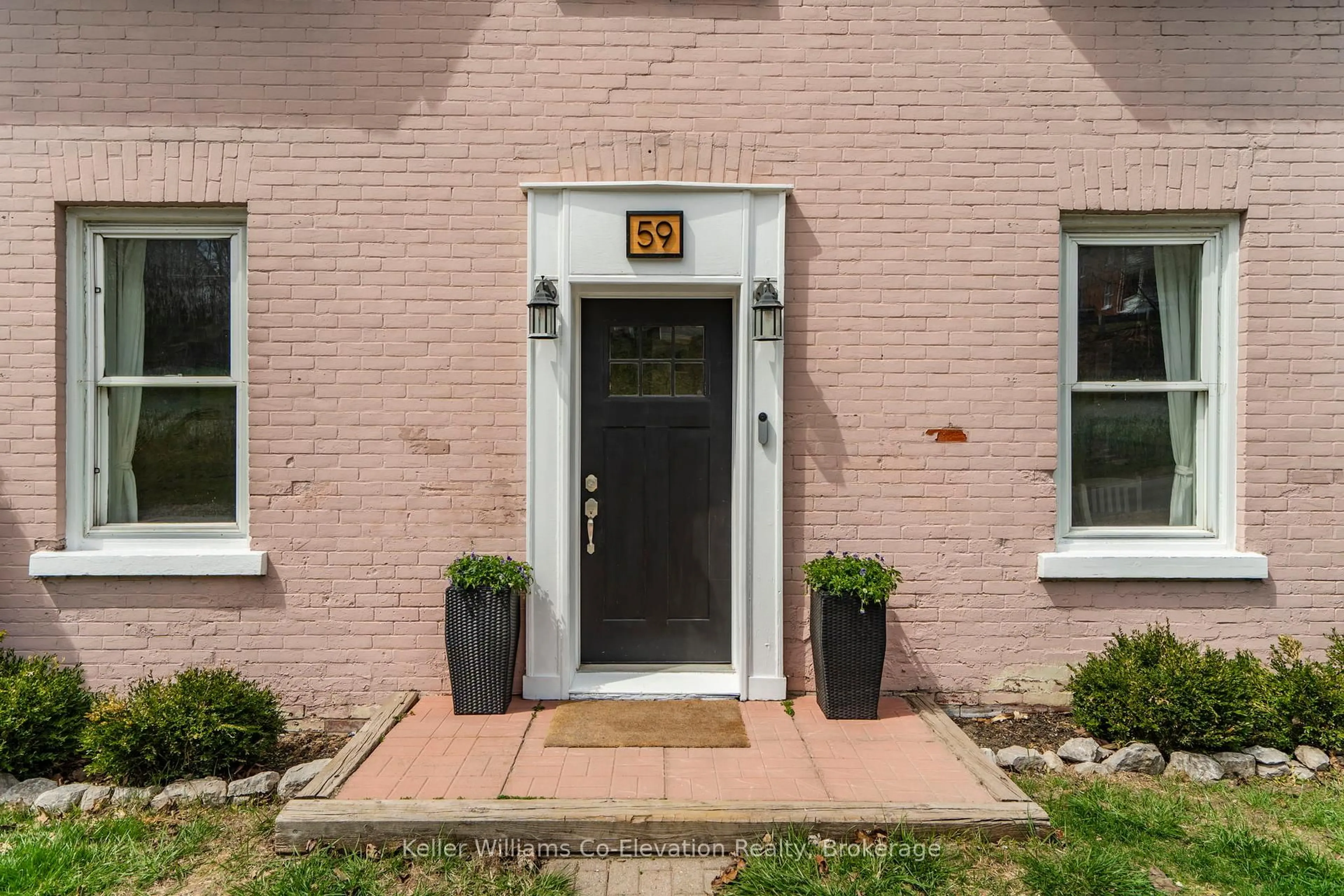 Unknown for 59 Robert St, Penetanguishene Ontario L9M 1N1