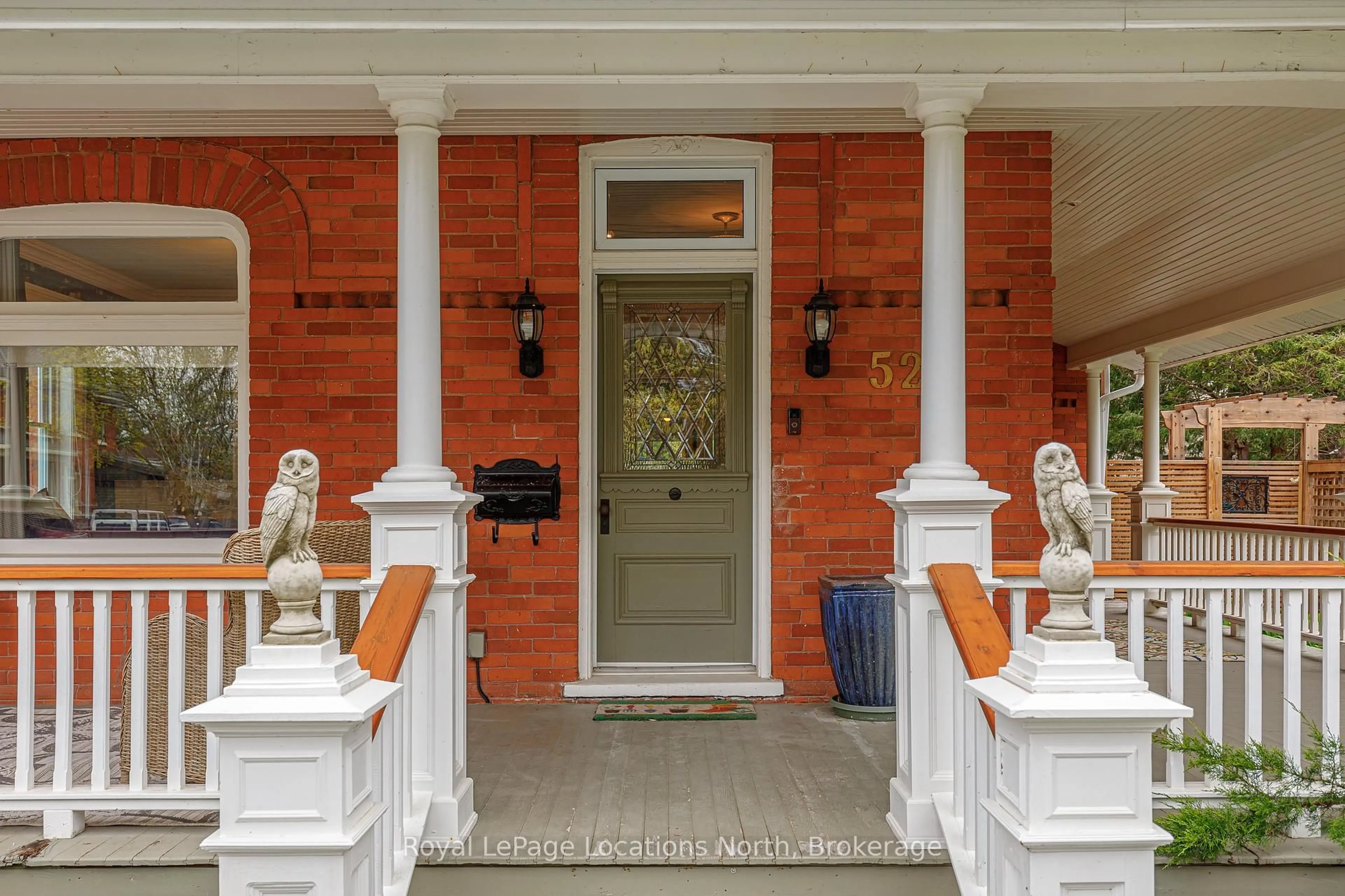 Indoor entryway for 529 STE MARIE St, Collingwood Ontario L9Y 3L2