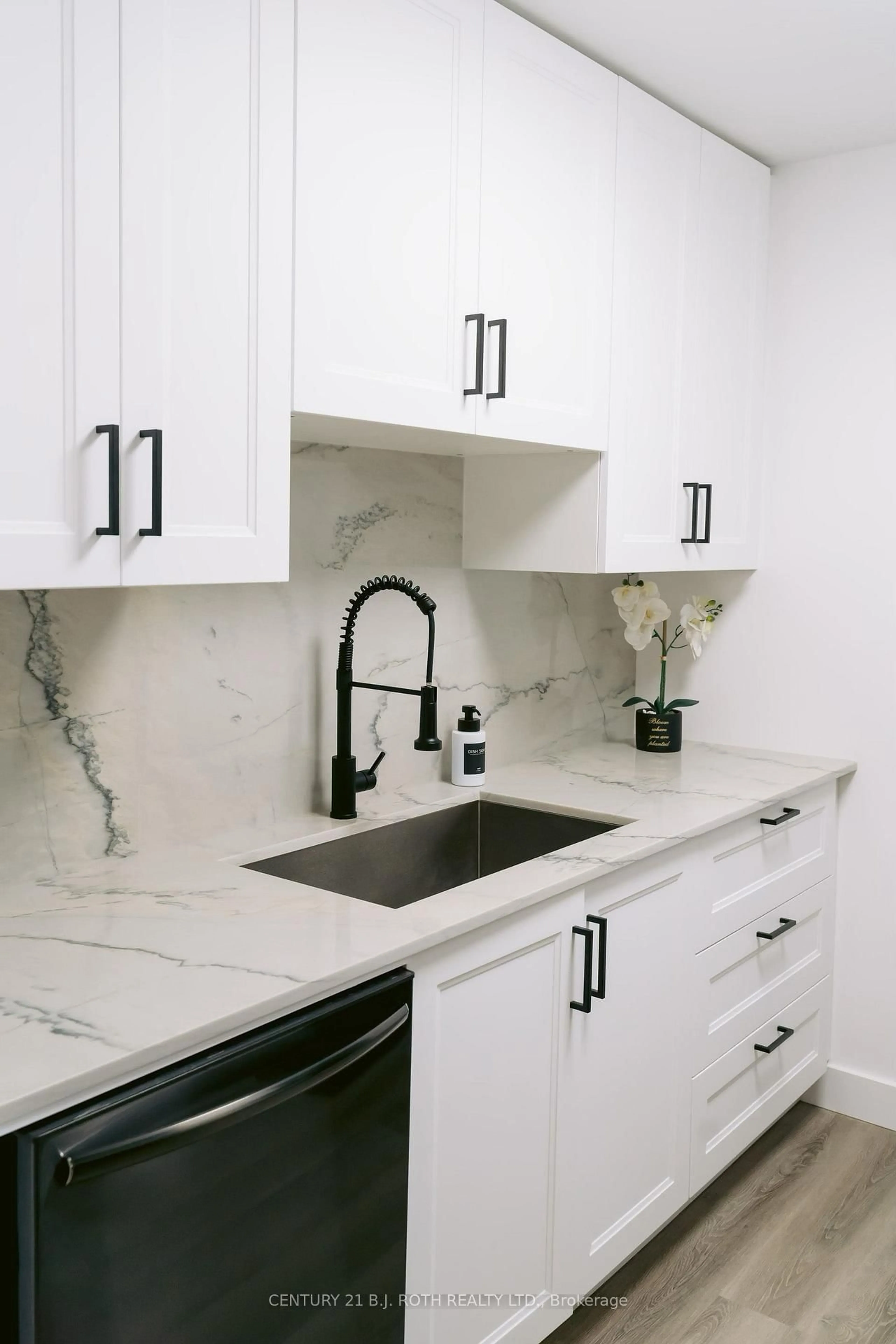 Contemporary kitchen, ceramic/tile floor for 175 Edgehill Dr #A2, Barrie Ontario L4N 1L9