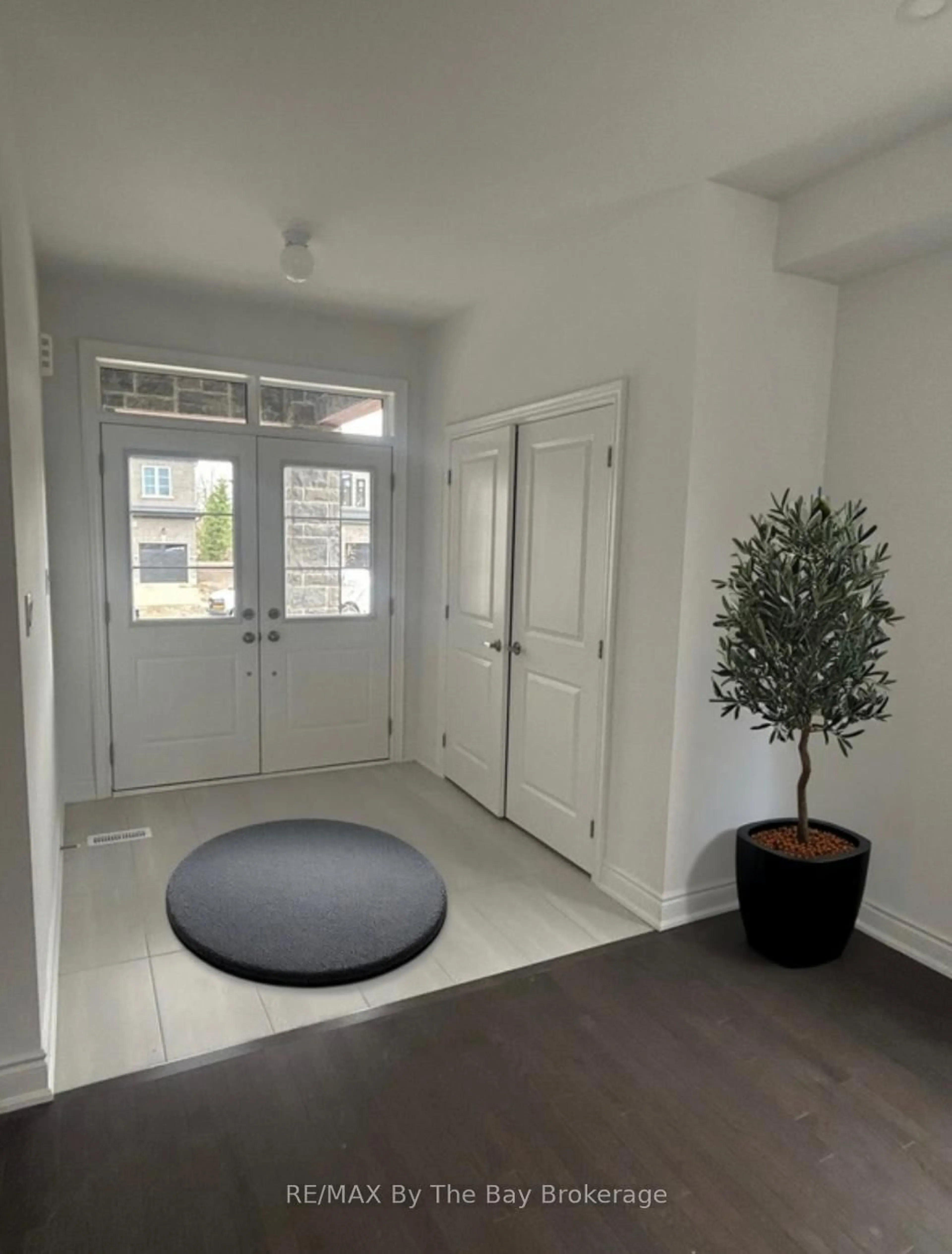 Indoor entryway for 59 Amber Dr, Wasaga Beach Ontario L9Z 0R8
