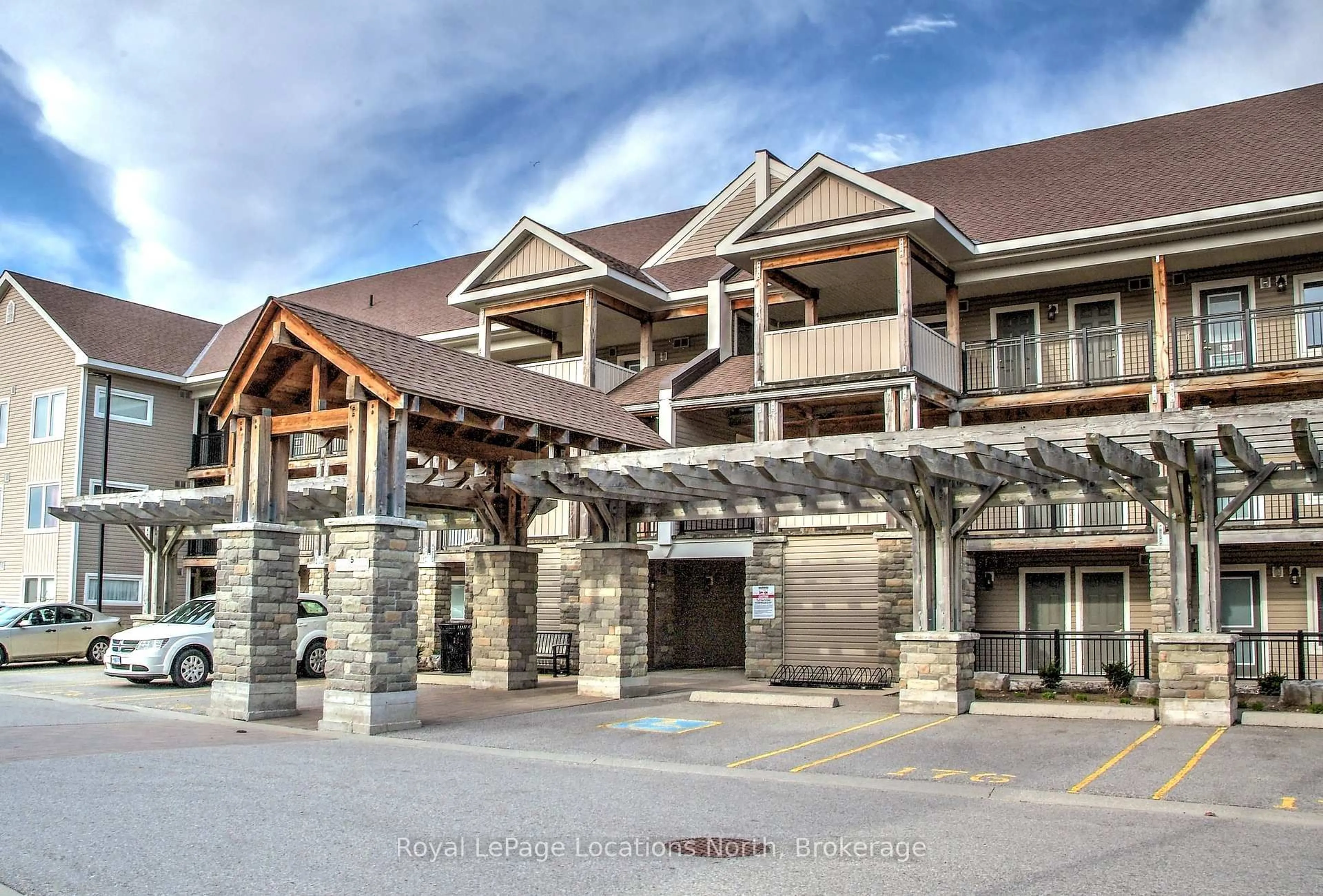 Indoor foyer for 5 Anchorage Cres #102, Collingwood Ontario L9Y 0Y6