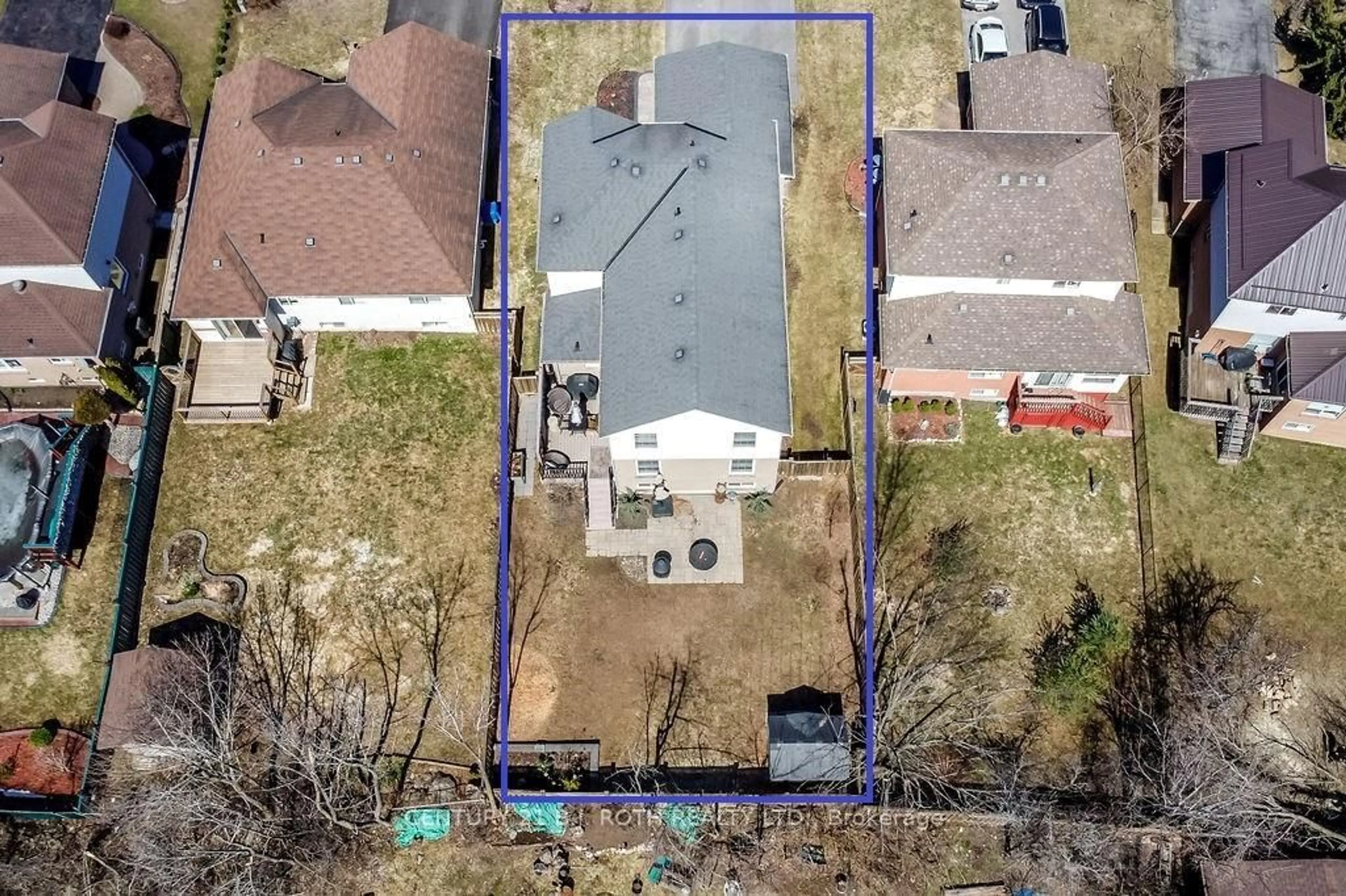 A pic from outside/outdoor area/front of a property/back of a property/a pic from drone, street for 17 FRONTIER Ave, Orillia Ontario L3V 7S8
