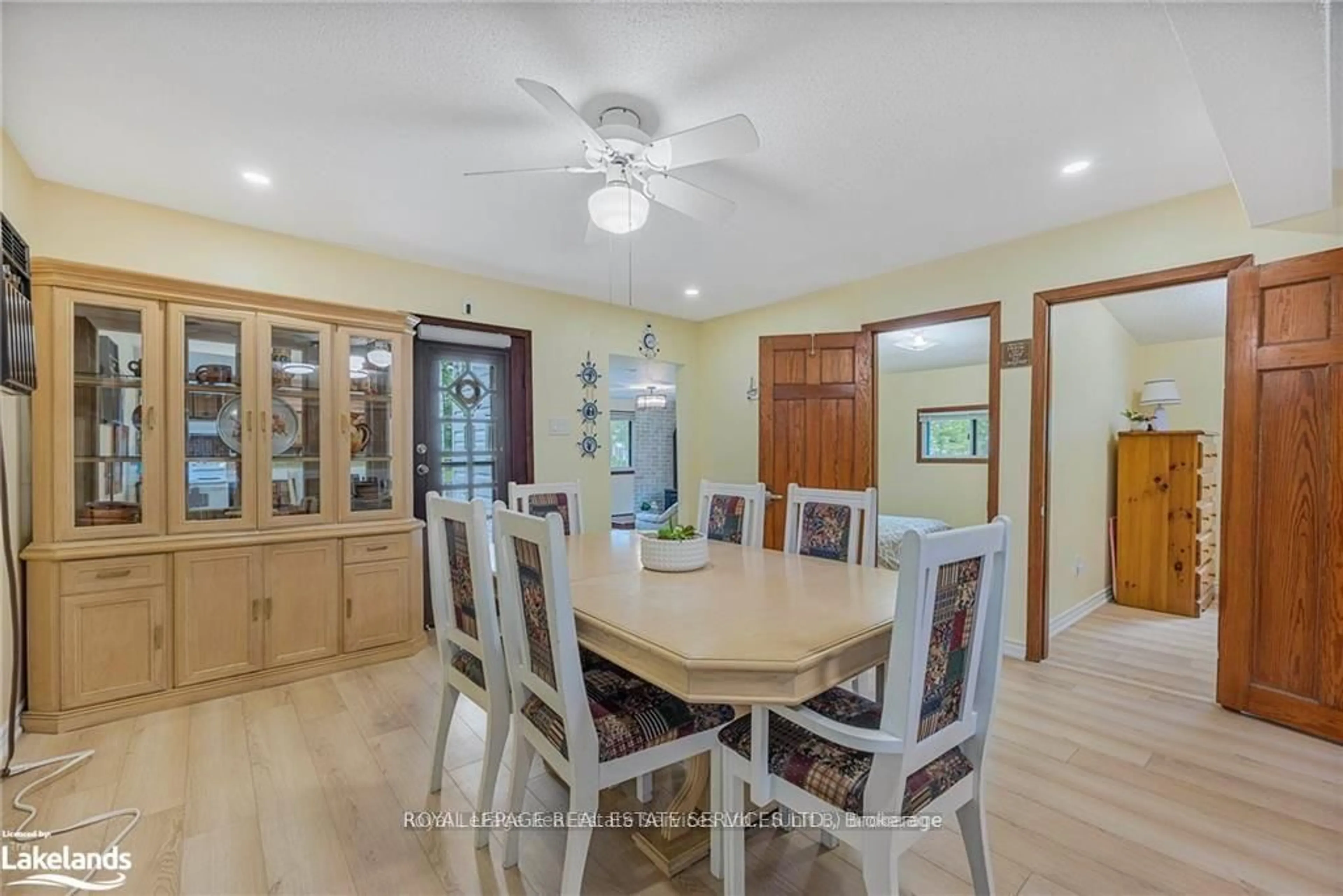 Dining room, unknown for 34 Nancy St, Wasaga Beach Ontario L9Z 2K5
