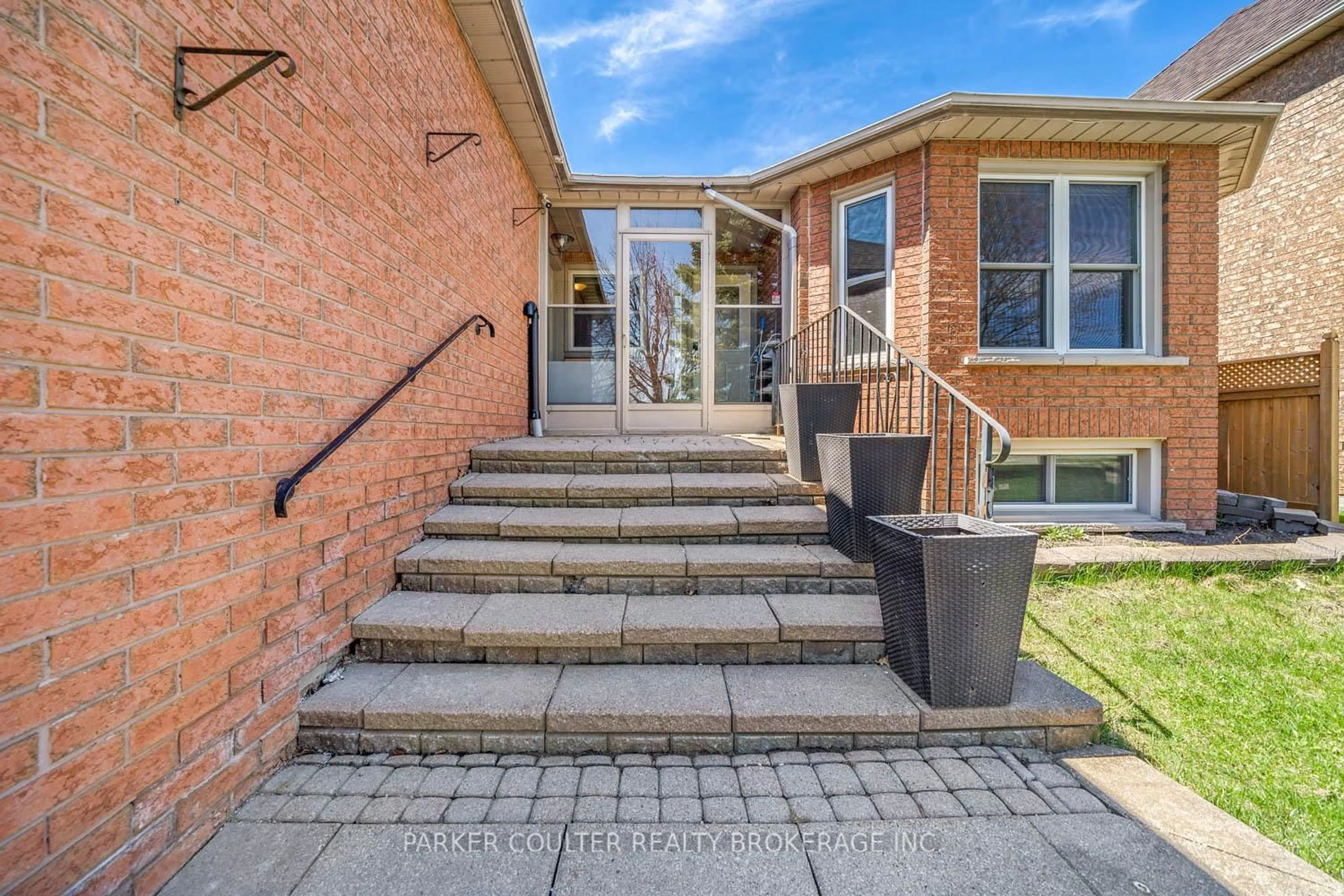 Unknown for 32 Brown St, Barrie Ontario L4N 7V4