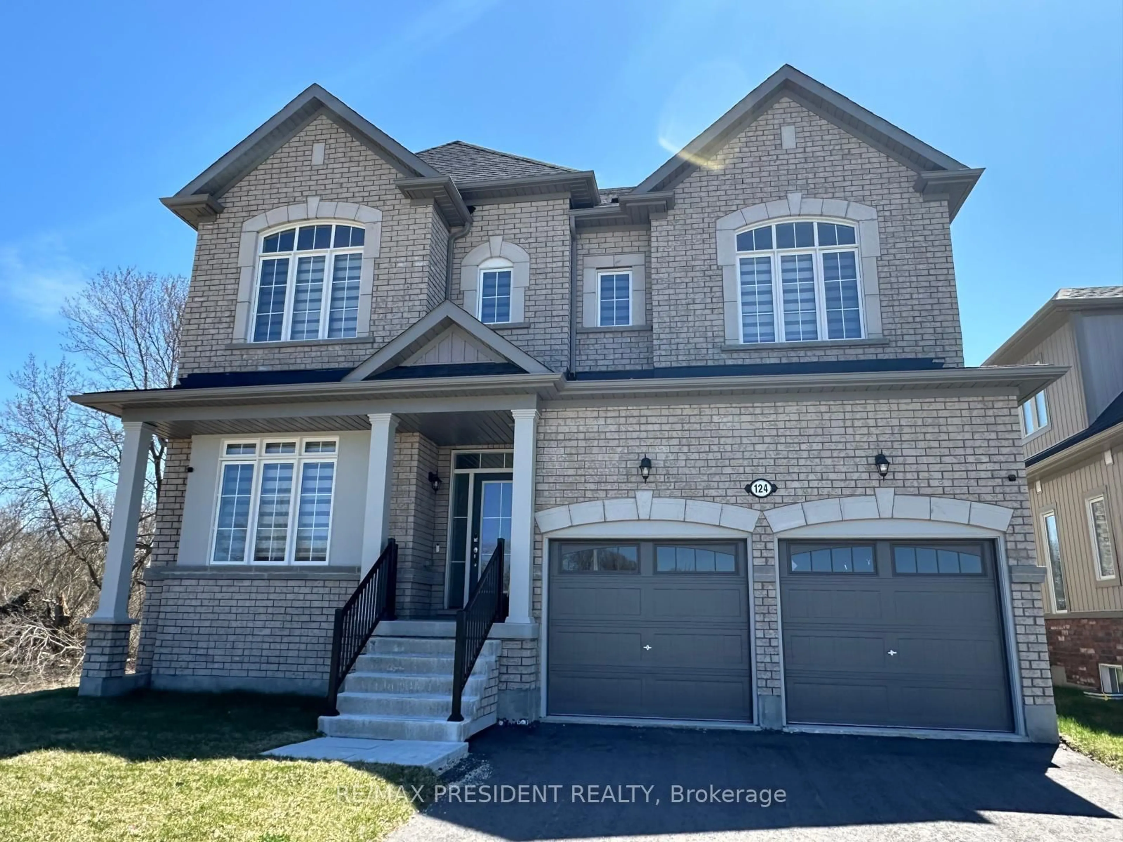 Home with brick exterior material, street for 124 Kirby Ave, Collingwood Ontario L9Y 4C5