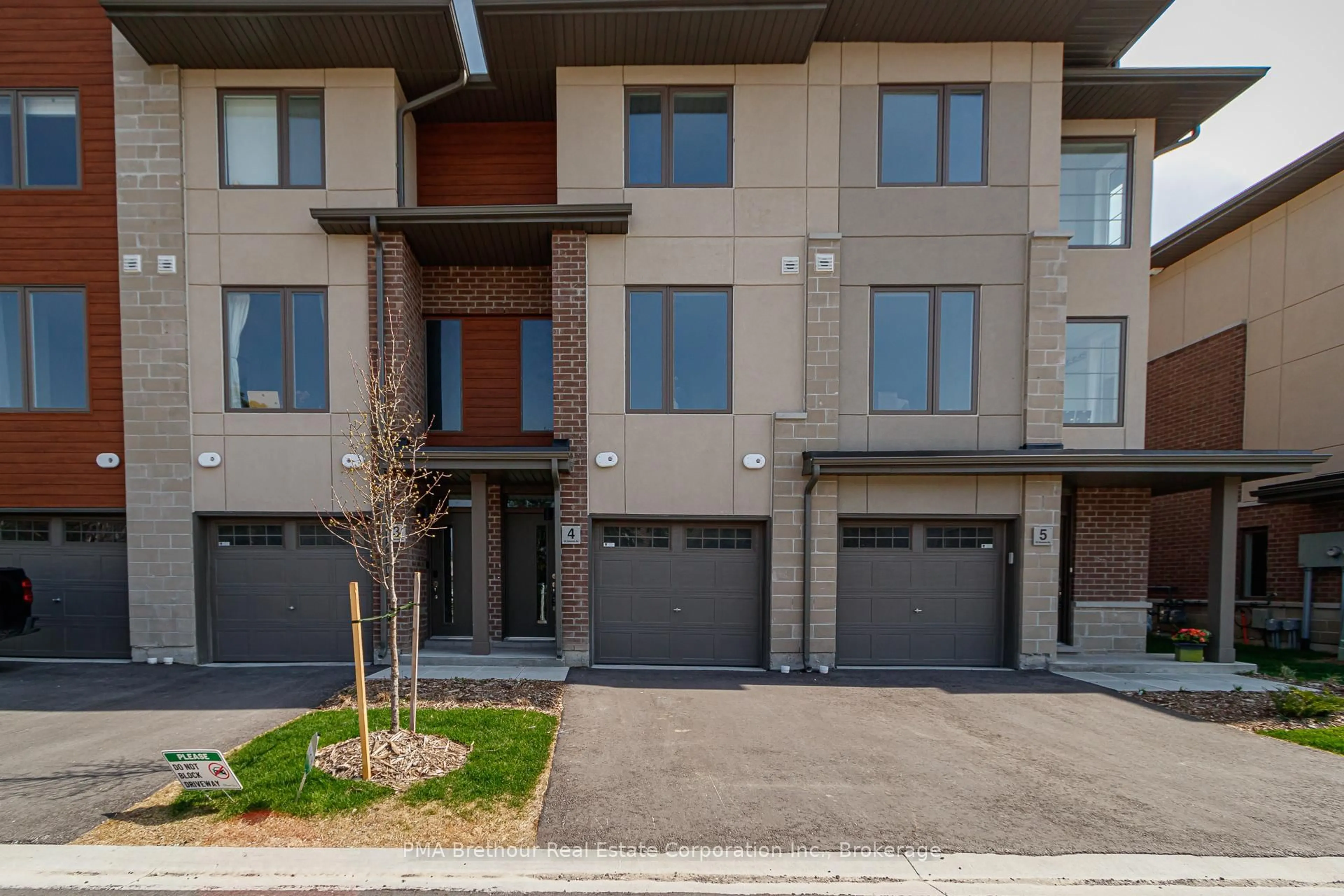Home with brick exterior material, street for 35 Dawson Dr #4, Collingwood Ontario L9Y 5K4