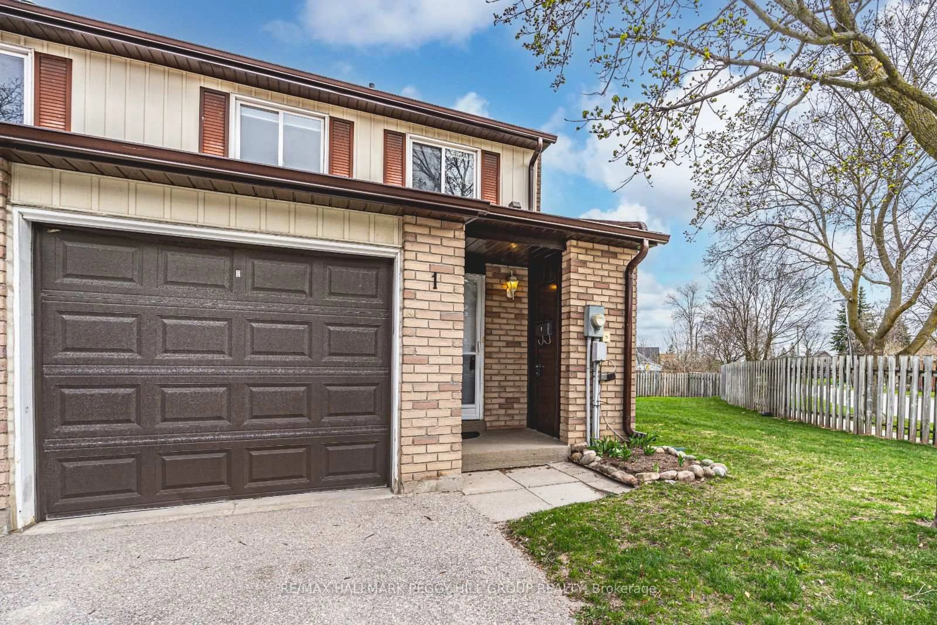 Home with brick exterior material, street for 52 Adelaide St #1, Barrie Ontario L4N 3T5