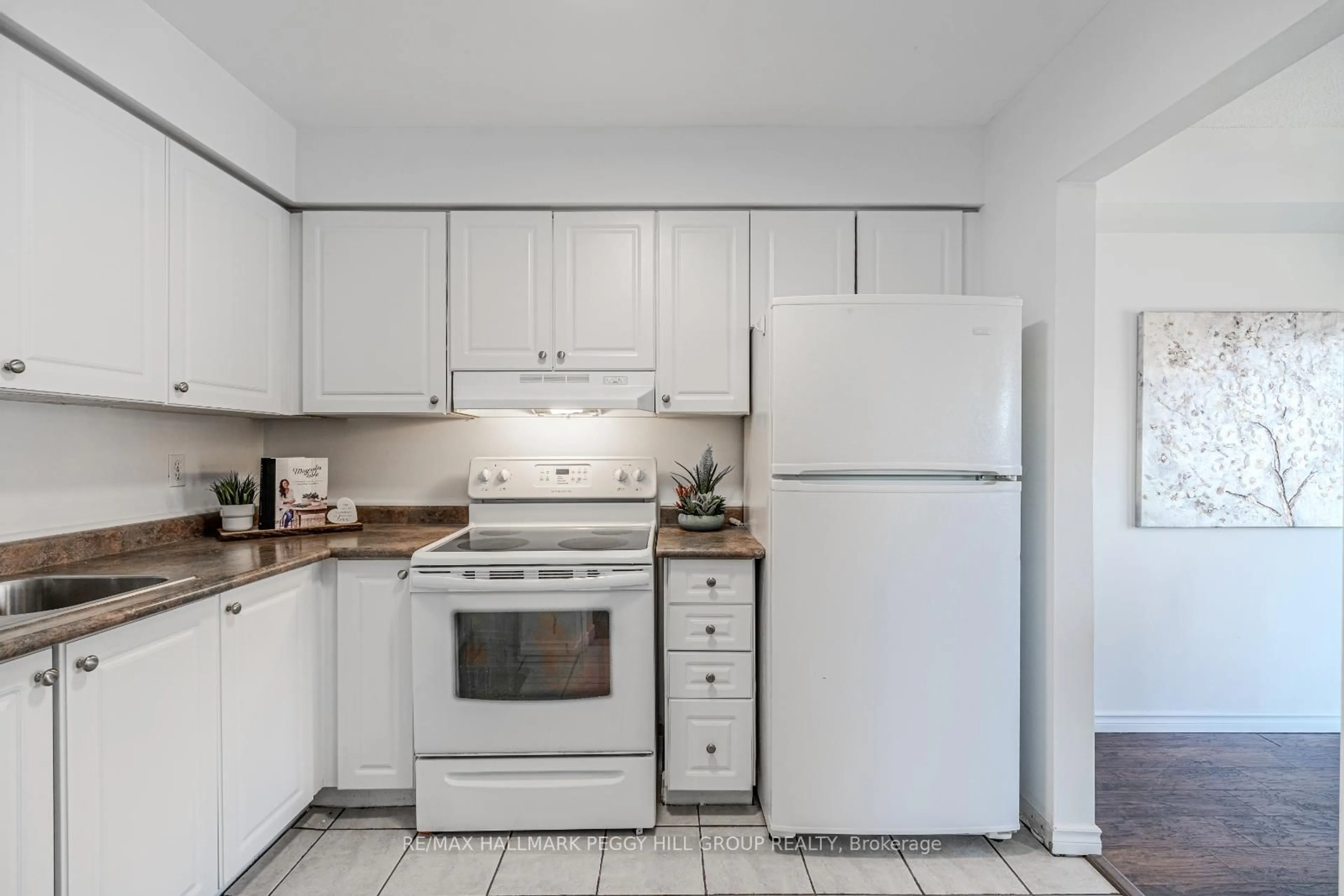 Standard kitchen, unknown for 52 Adelaide St #1, Barrie Ontario L4N 3T5