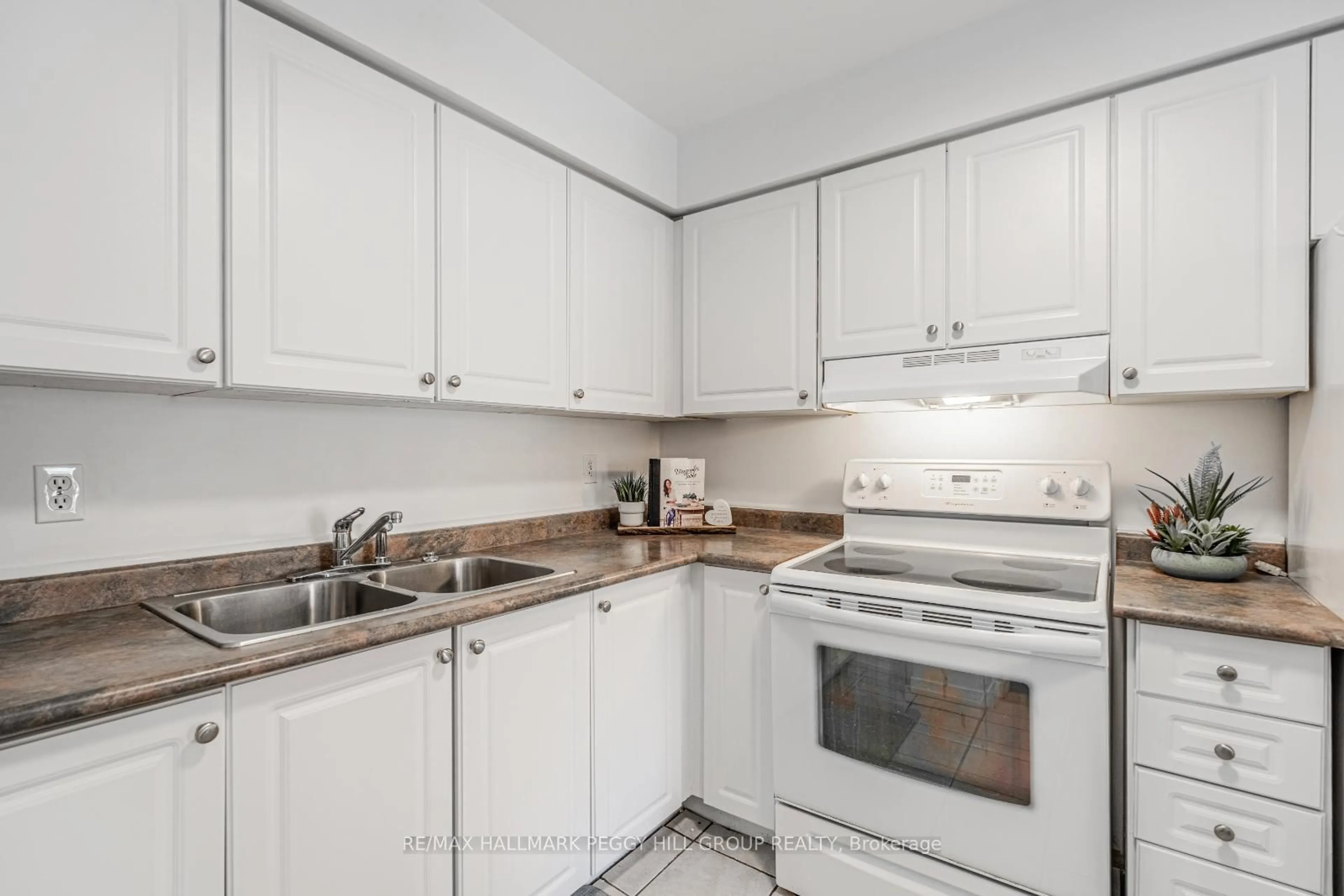 Standard kitchen, unknown for 52 Adelaide St #1, Barrie Ontario L4N 3T5