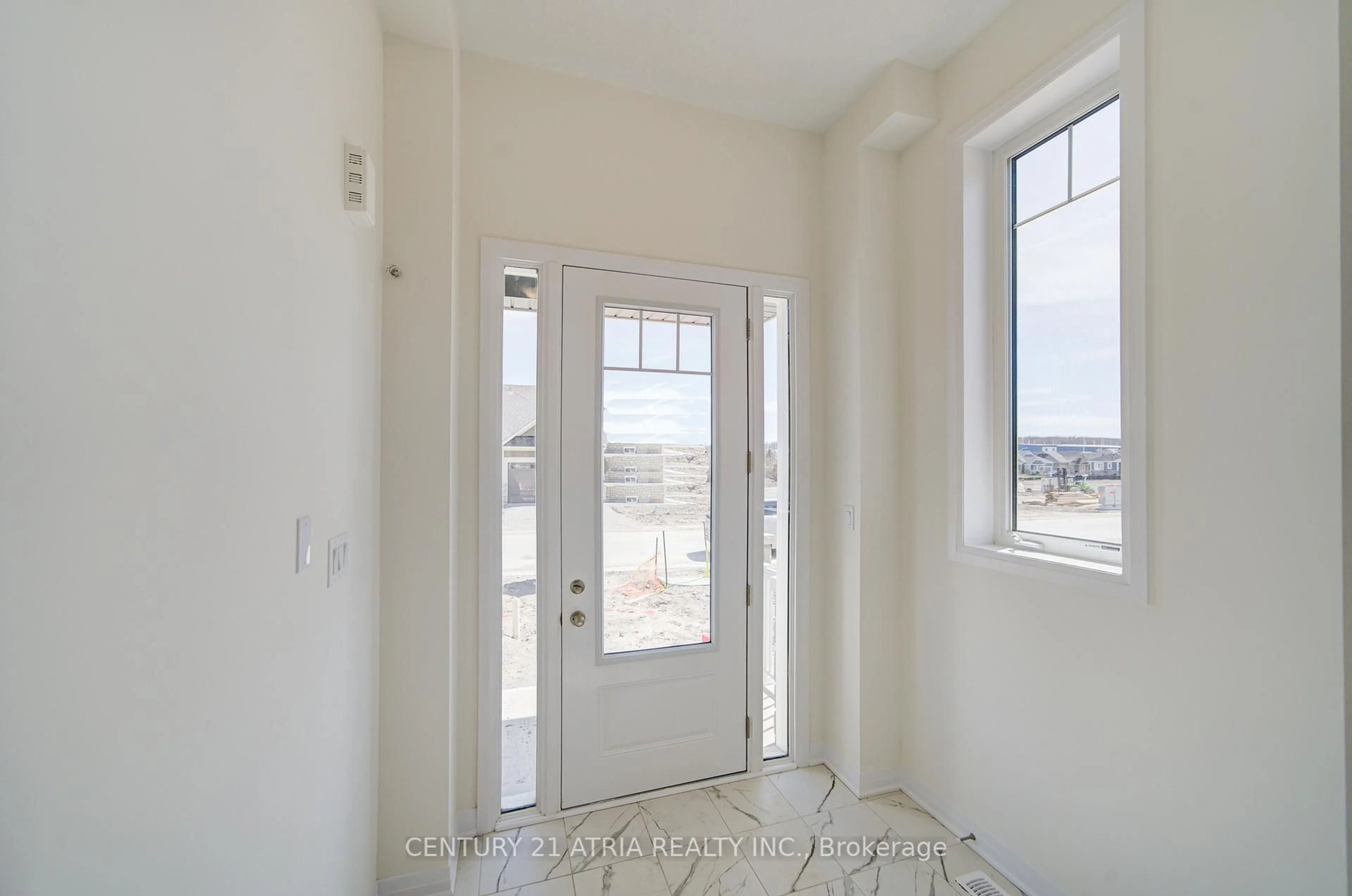 Indoor entryway for 564 Hudson Cres, Midland Ontario L4R 0J1