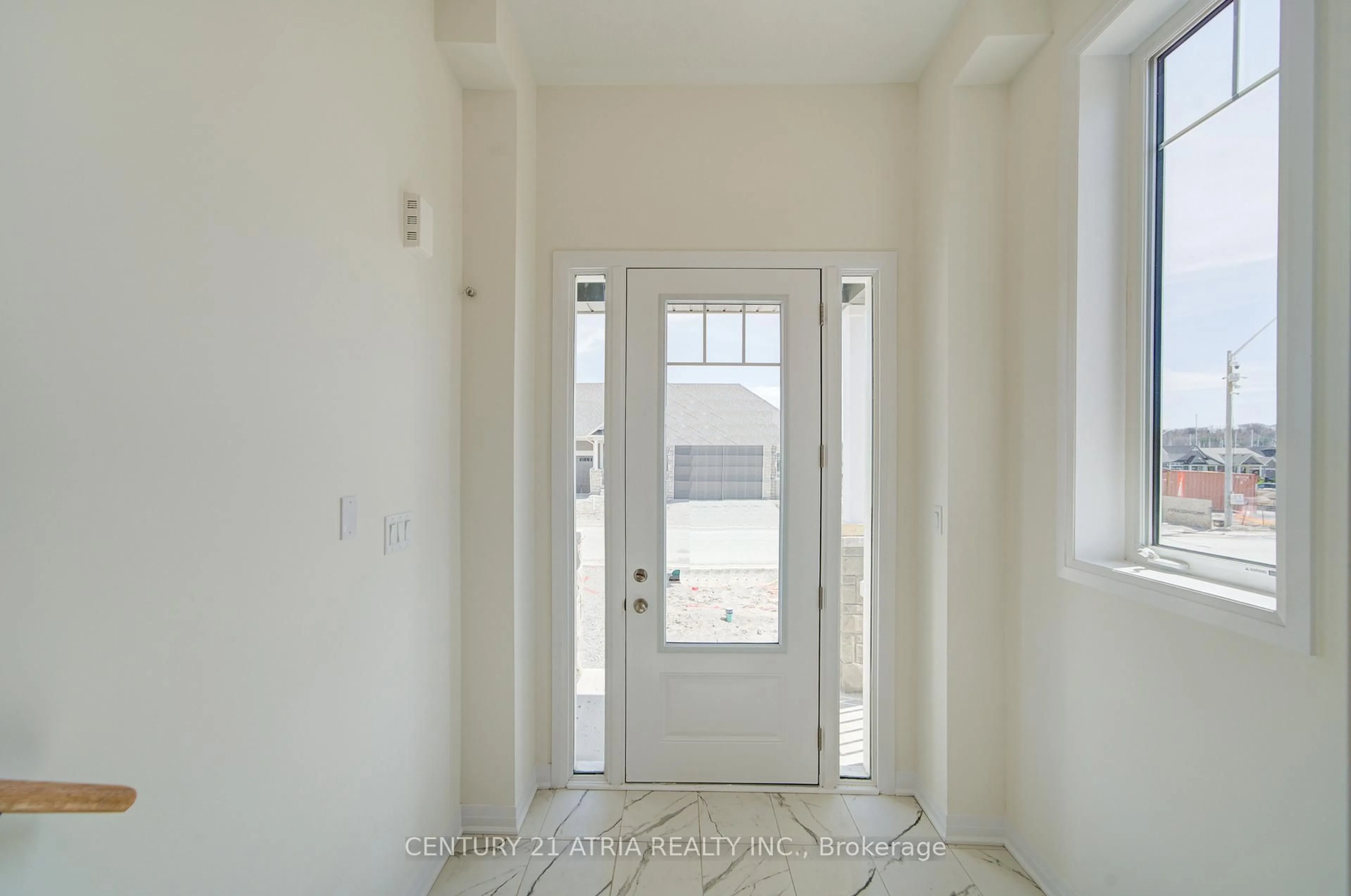 Indoor entryway for 564 Hudson Cres, Midland Ontario L4R 0J1