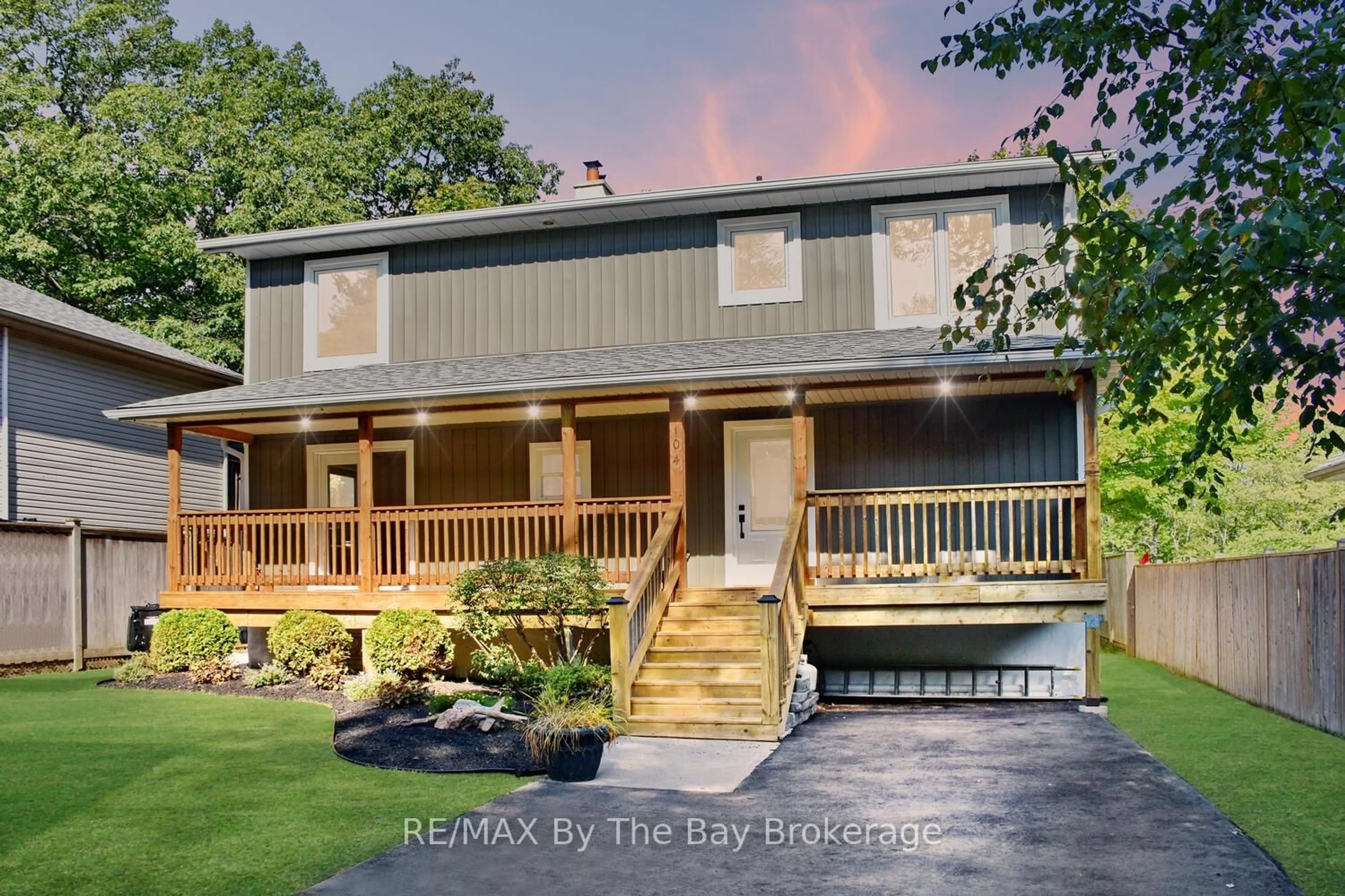 Home with vinyl exterior material, unknown for 104 KNOX Rd, Wasaga Beach Ontario L9Z 2T5