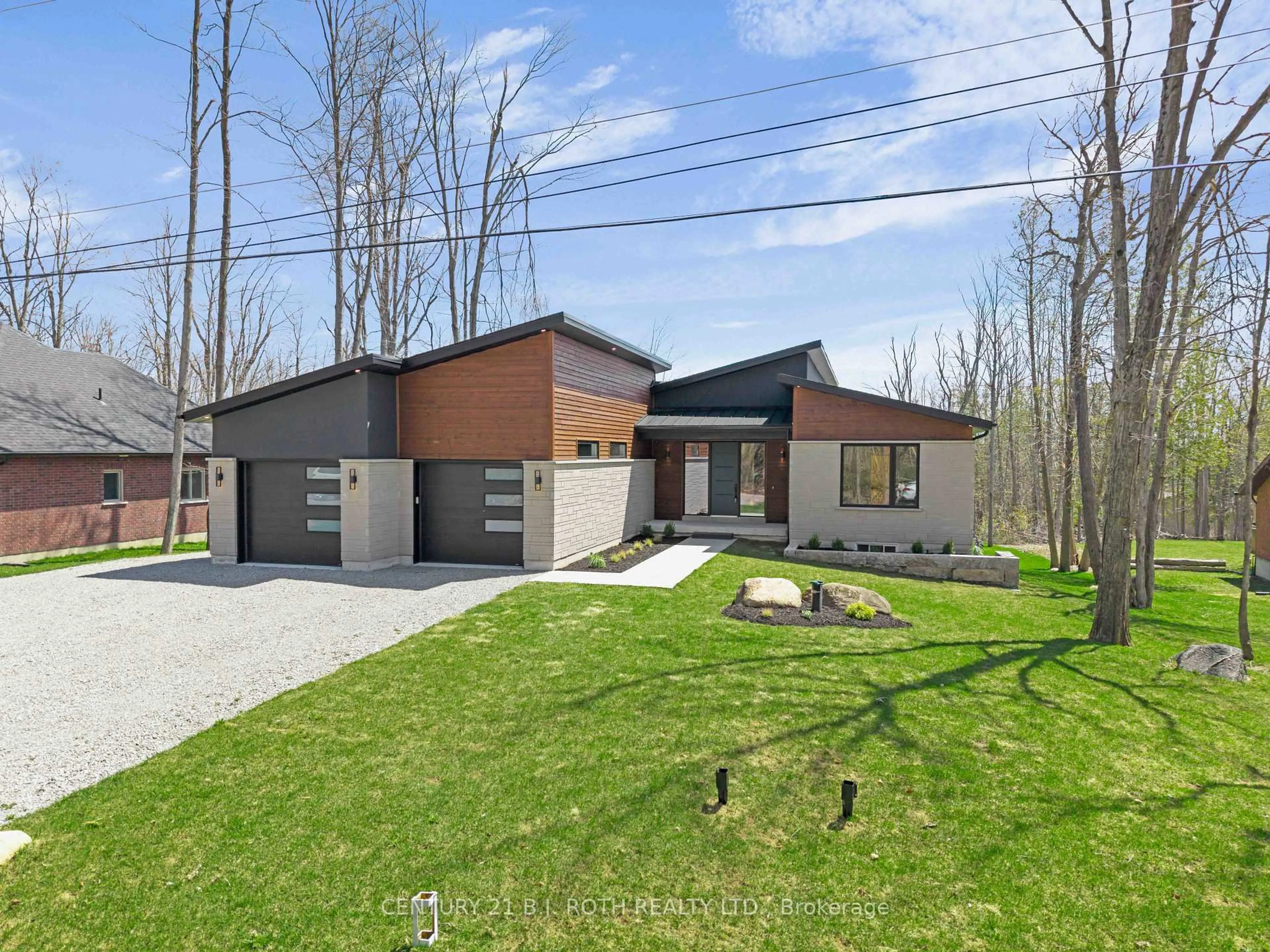 Home with brick exterior material, street for 27 Poplar Cres, Oro-Medonte Ontario L0L 1T0