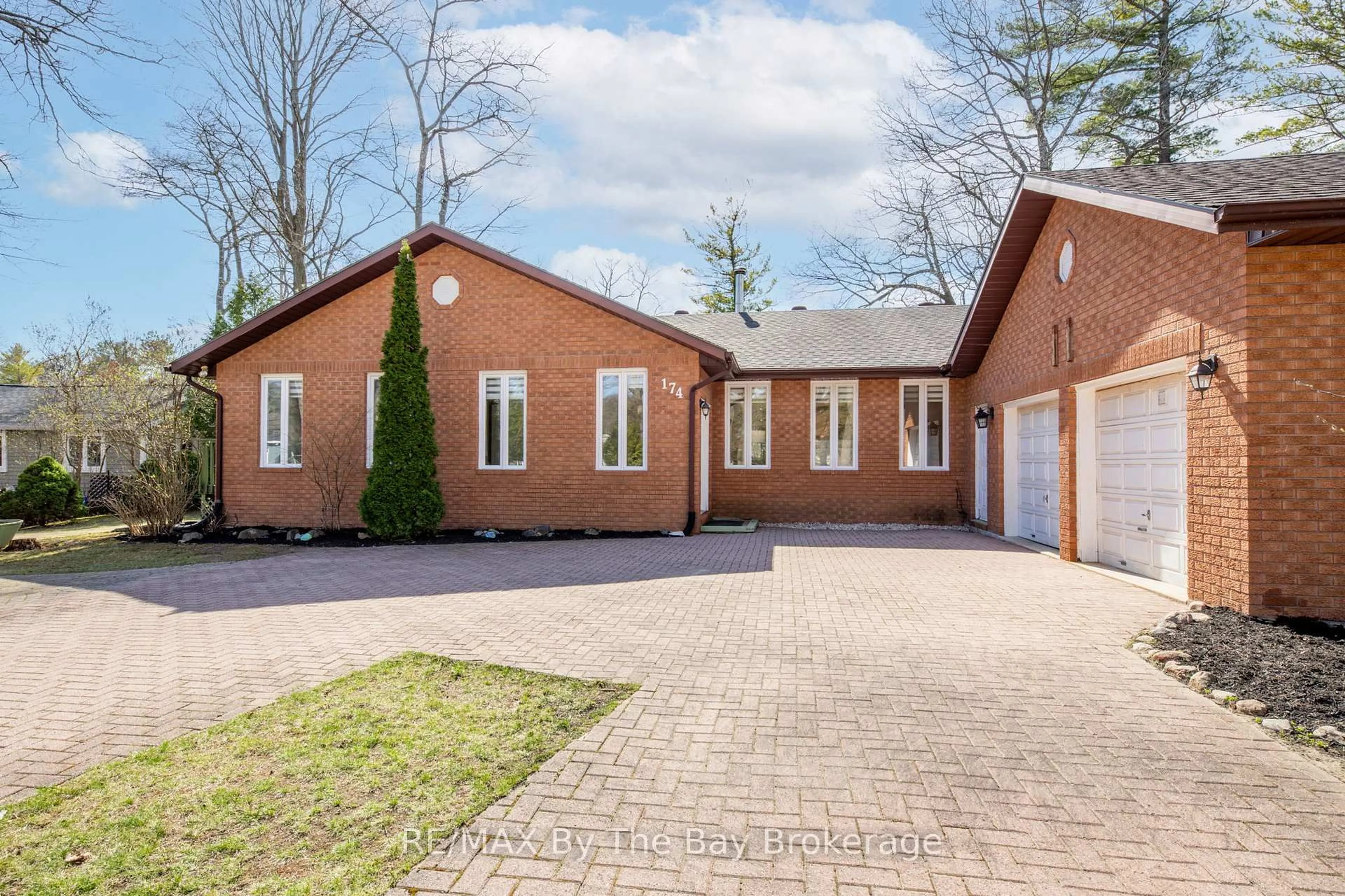Home with brick exterior material, street for 174 32nd St, Wasaga Beach Ontario L9Z 2S4
