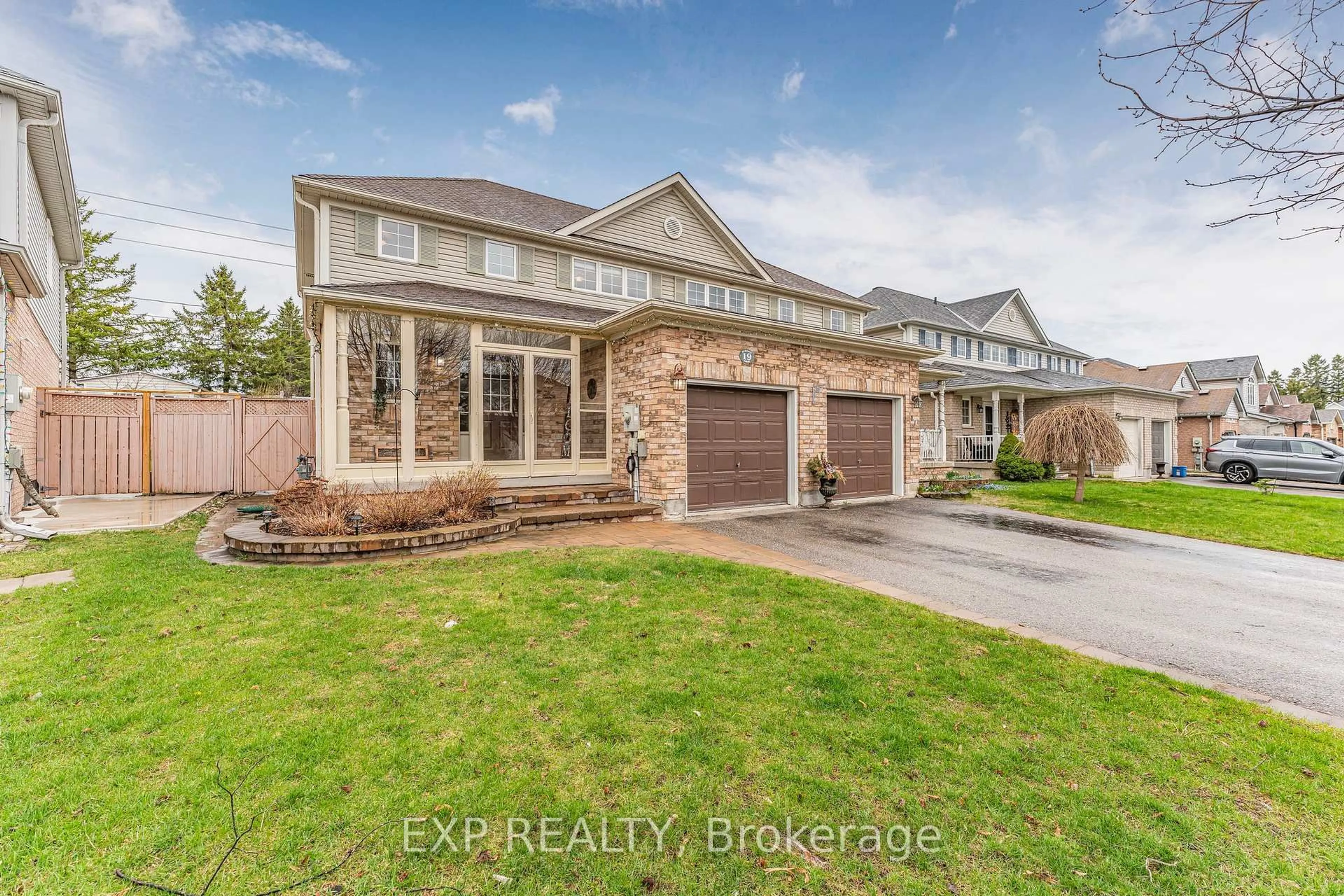 Home with brick exterior material, street for 19 Heritage Crt, Barrie Ontario L4N 0E7