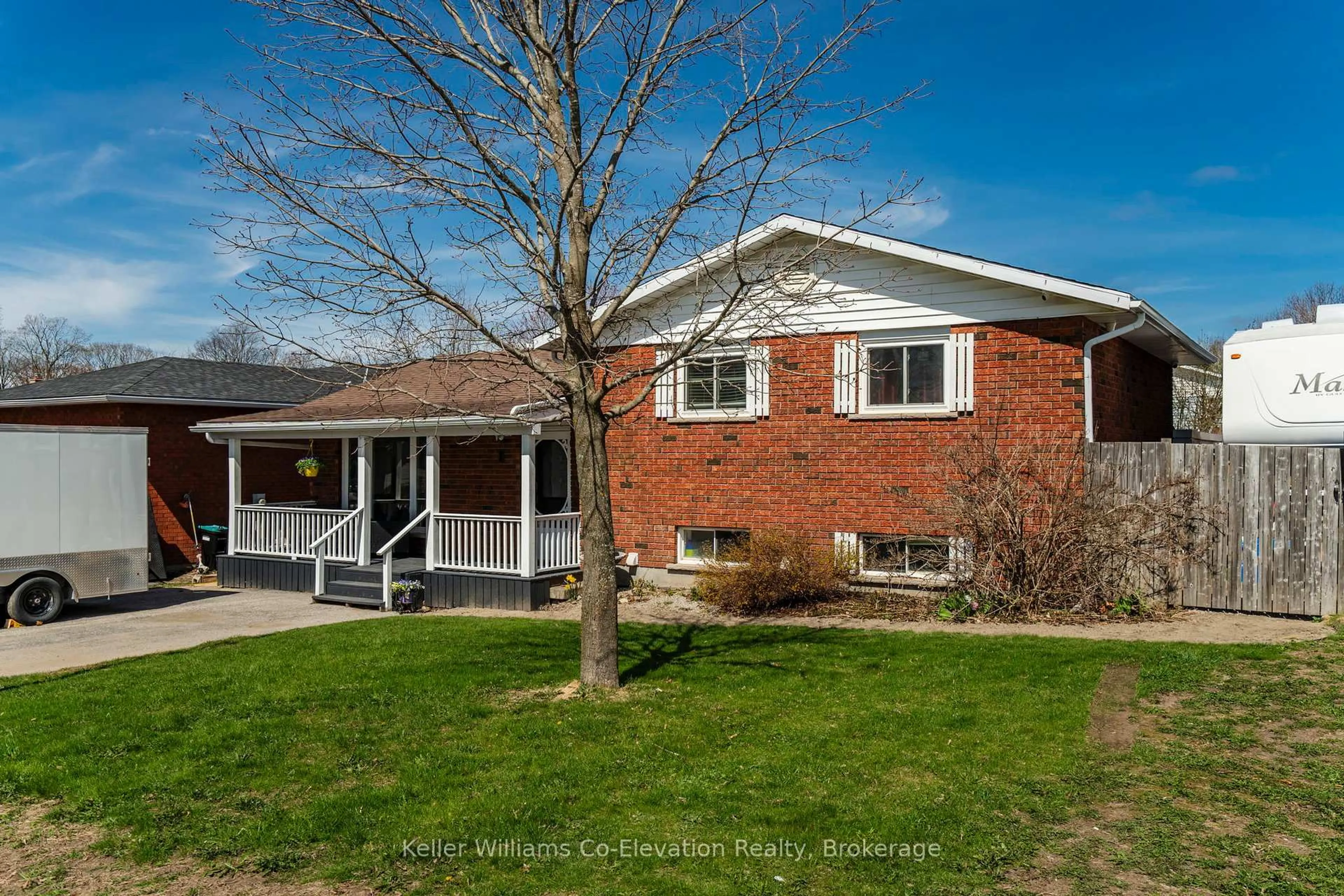 Home with brick exterior material, street for 1 Bonaventure Pl, Penetanguishene Ontario L9M 1J3