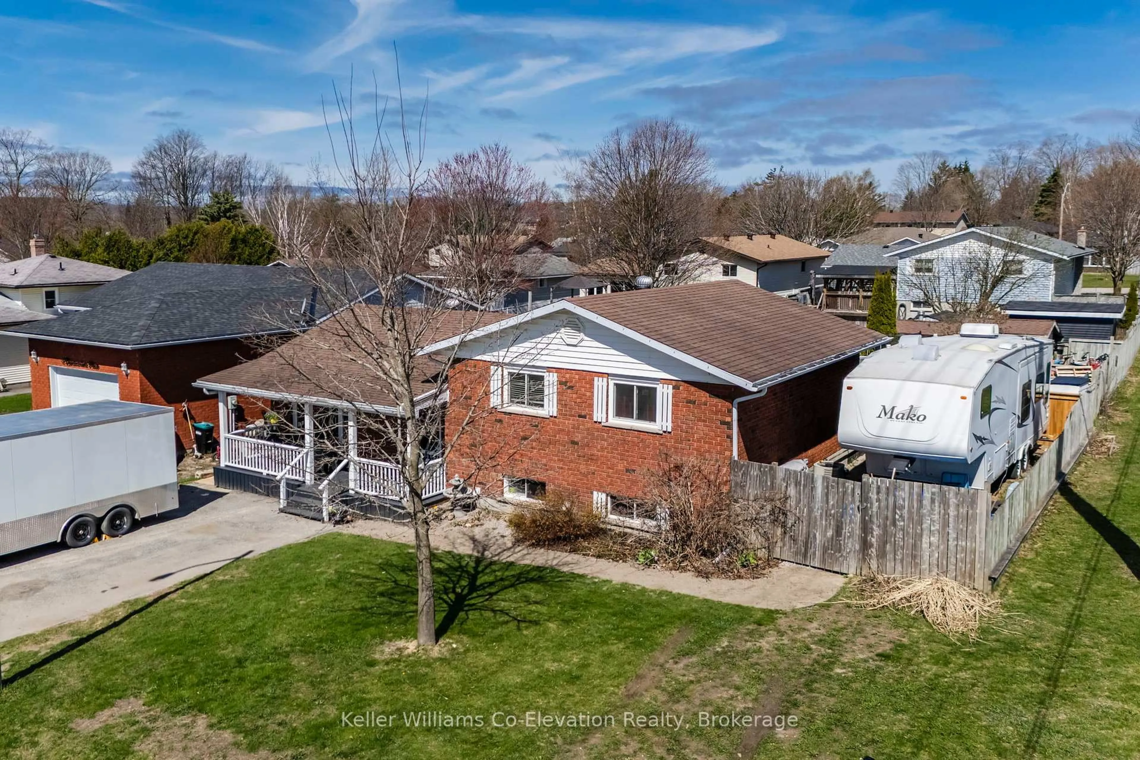 A pic from outside/outdoor area/front of a property/back of a property/a pic from drone, street for 1 Bonaventure Pl, Penetanguishene Ontario L9M 1J3