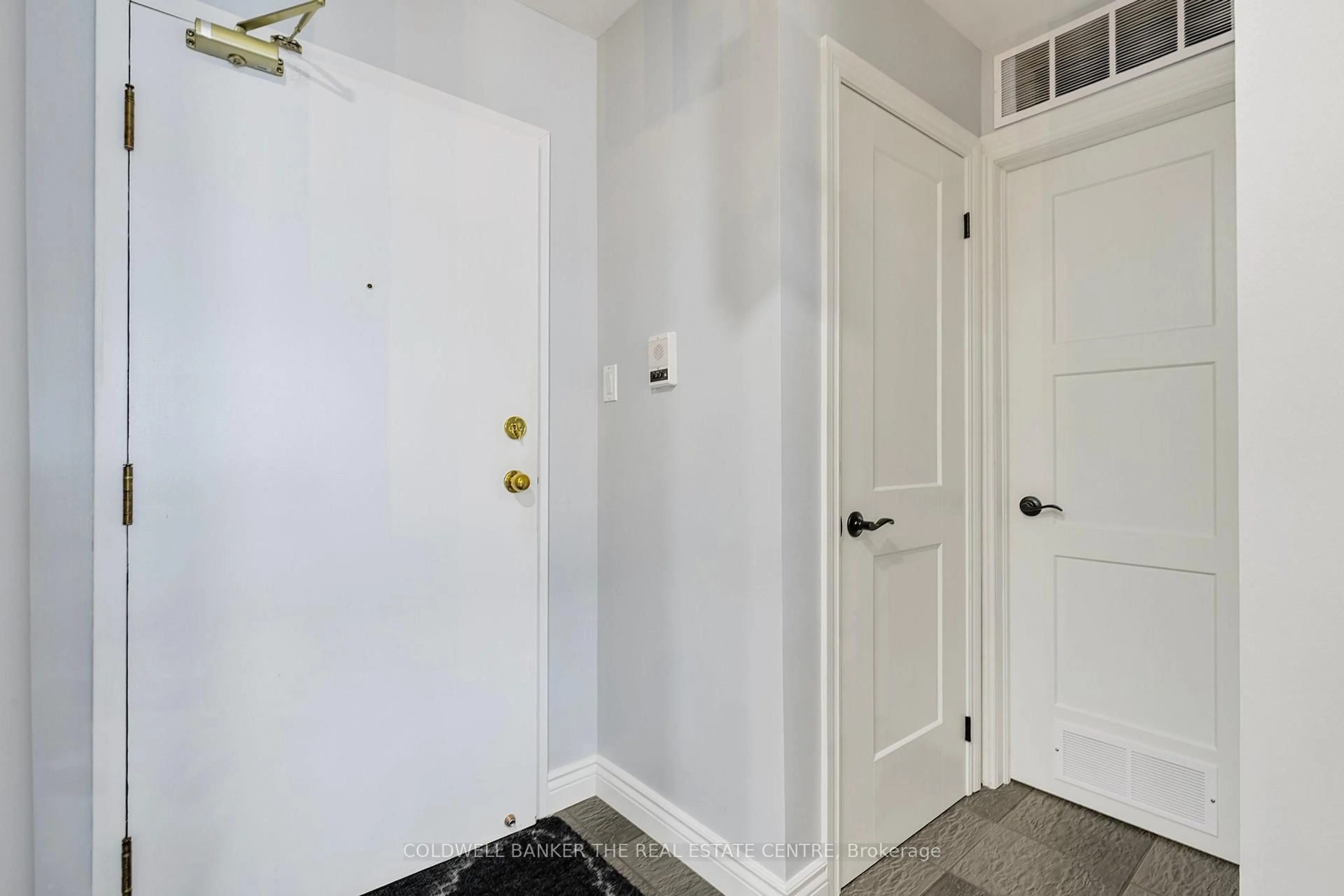Indoor entryway for 126 Bell Farm Rd #B08, Barrie Ontario L4M 6J3