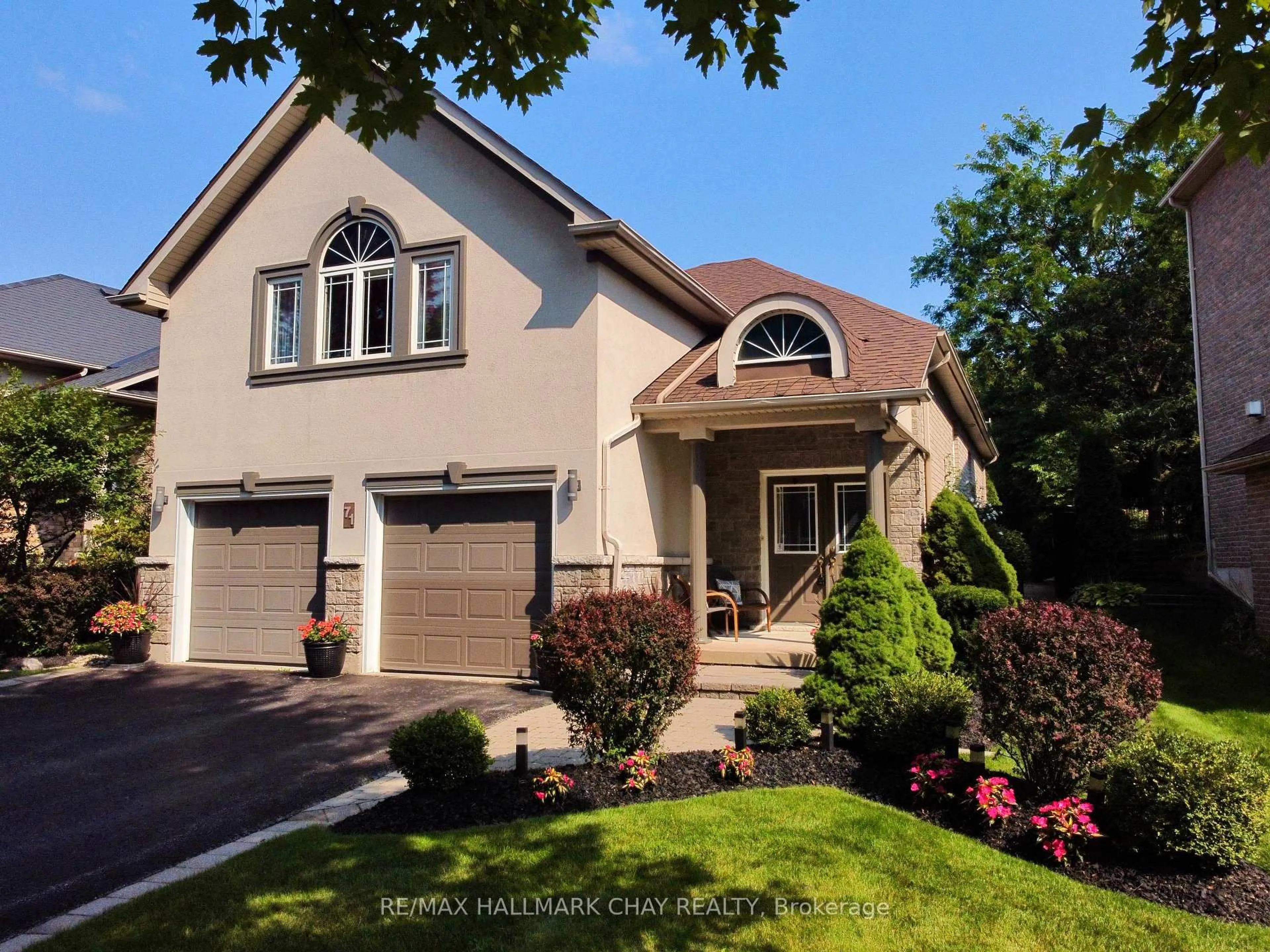 Home with vinyl exterior material, street for 71 Cumming Dr, Barrie Ontario L4N 0C6