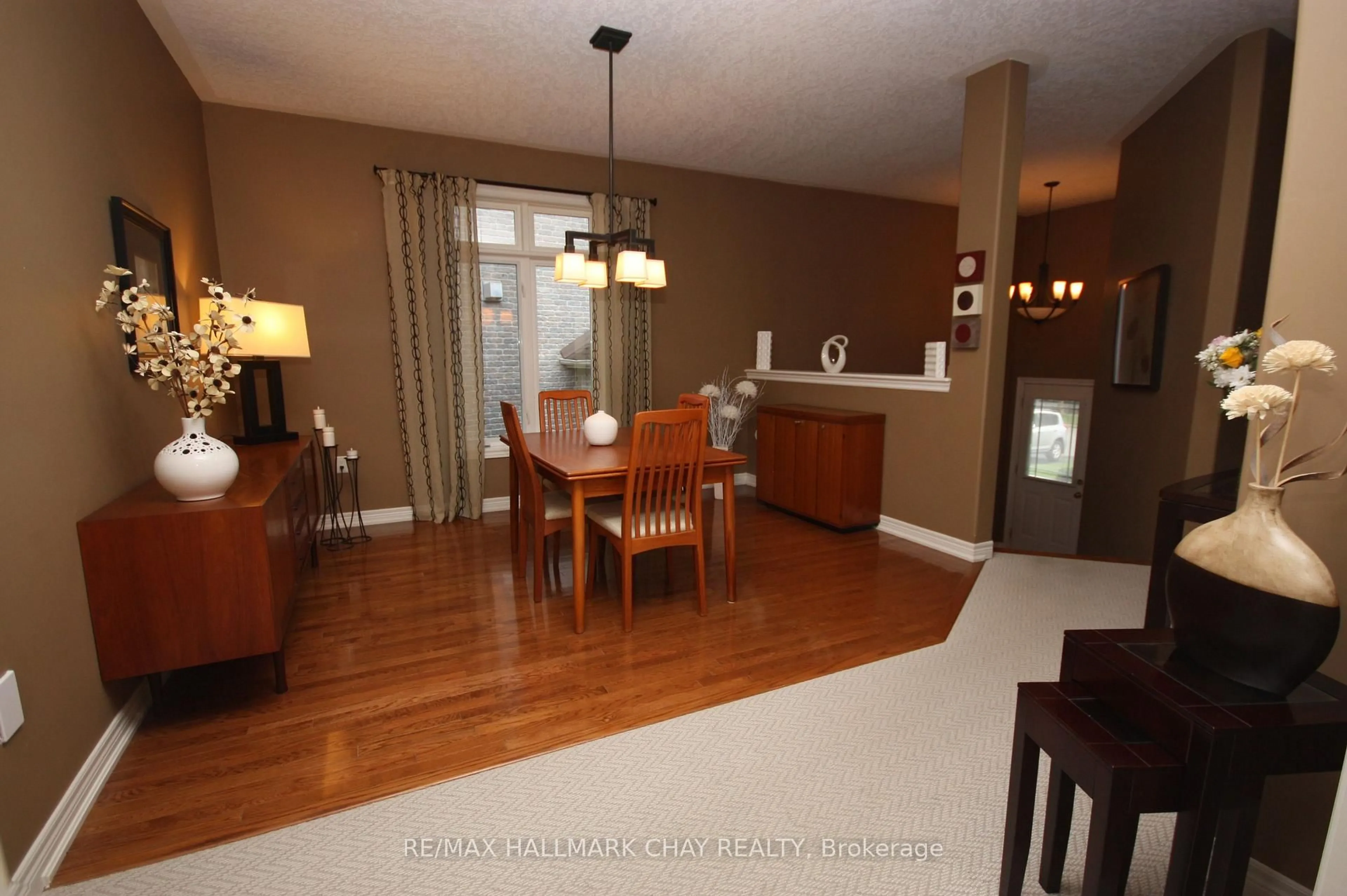 Dining room, wood/laminate floor for 71 Cumming Dr, Barrie Ontario L4N 0C6