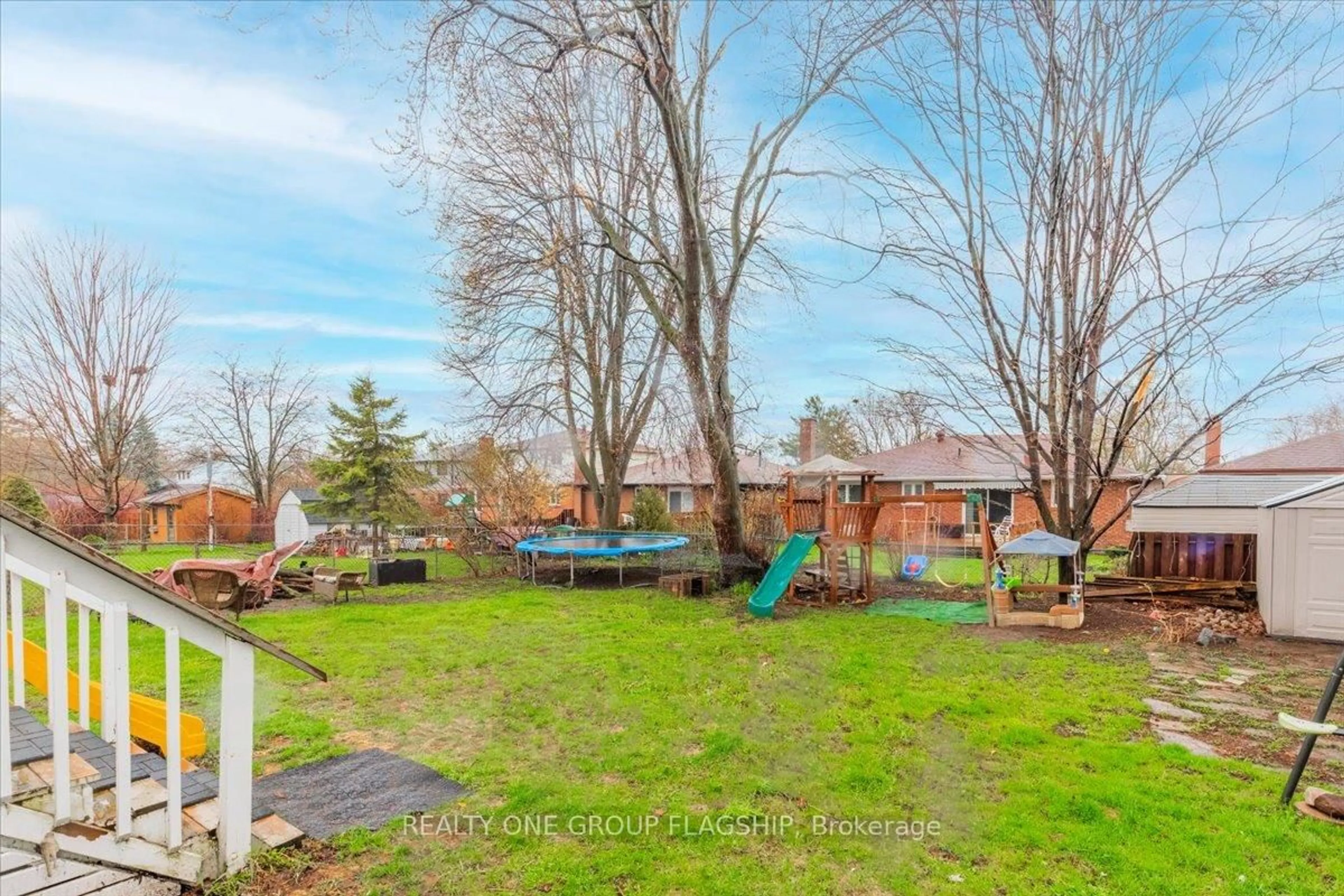 Patio, unknown for 52 Highcroft Rd, Barrie Ontario L4N 2X7