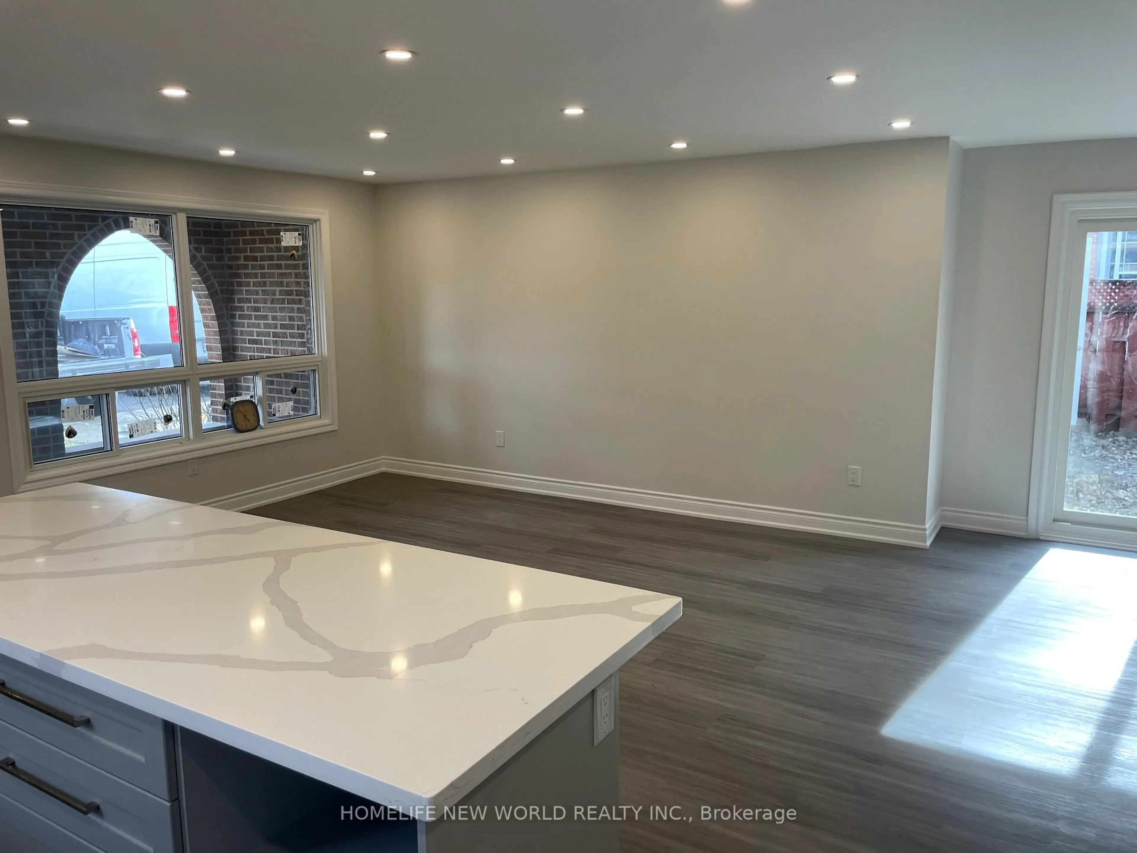 Open concept kitchen, unknown for 8 Maplehurst Cres, Barrie Ontario L4M 4X2